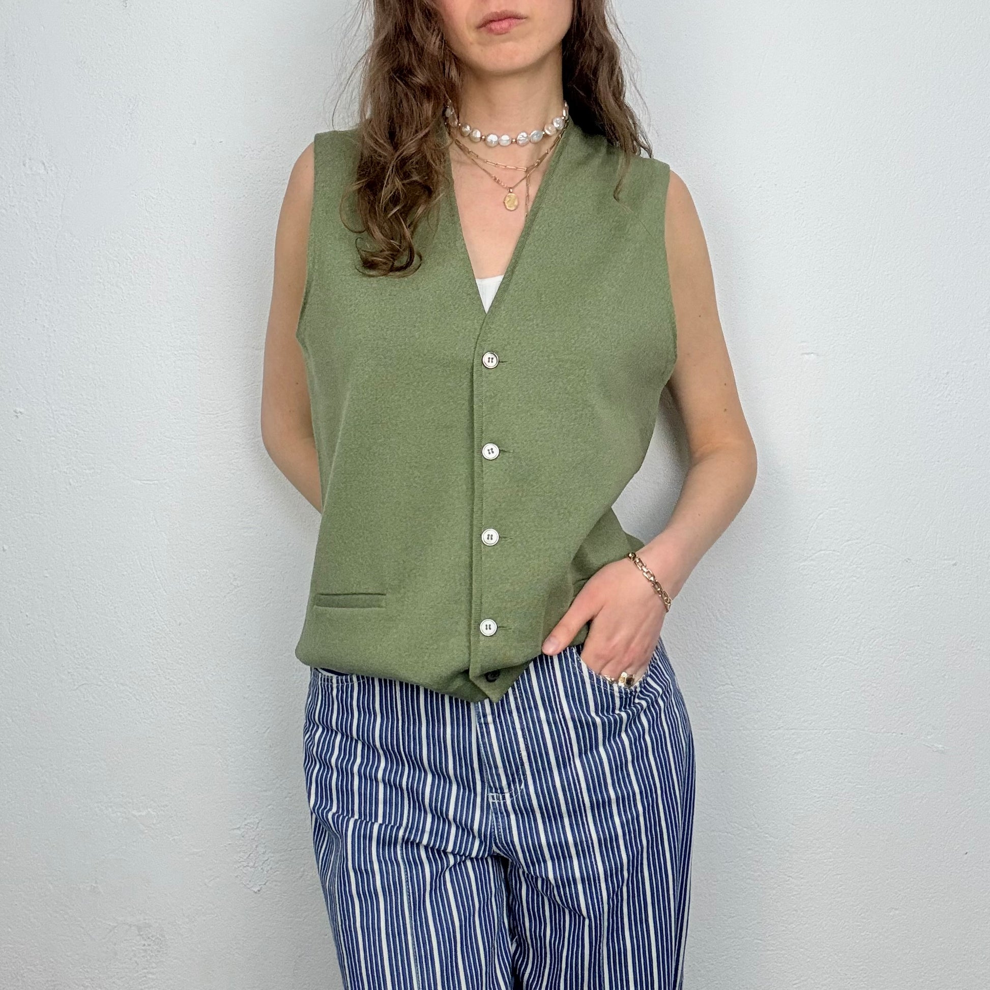 Kuratierter Vintage Onlineshop nachhaltige Secondhand Kleidung online kaufen, Online Shop Vintage, Vintage Online Shop, Second Hand Online Shop, gebraucht, zweite Hand, reused, preloved, Y2K, thriftshop, thriftstore, thrifting, thrift shop, thrift store