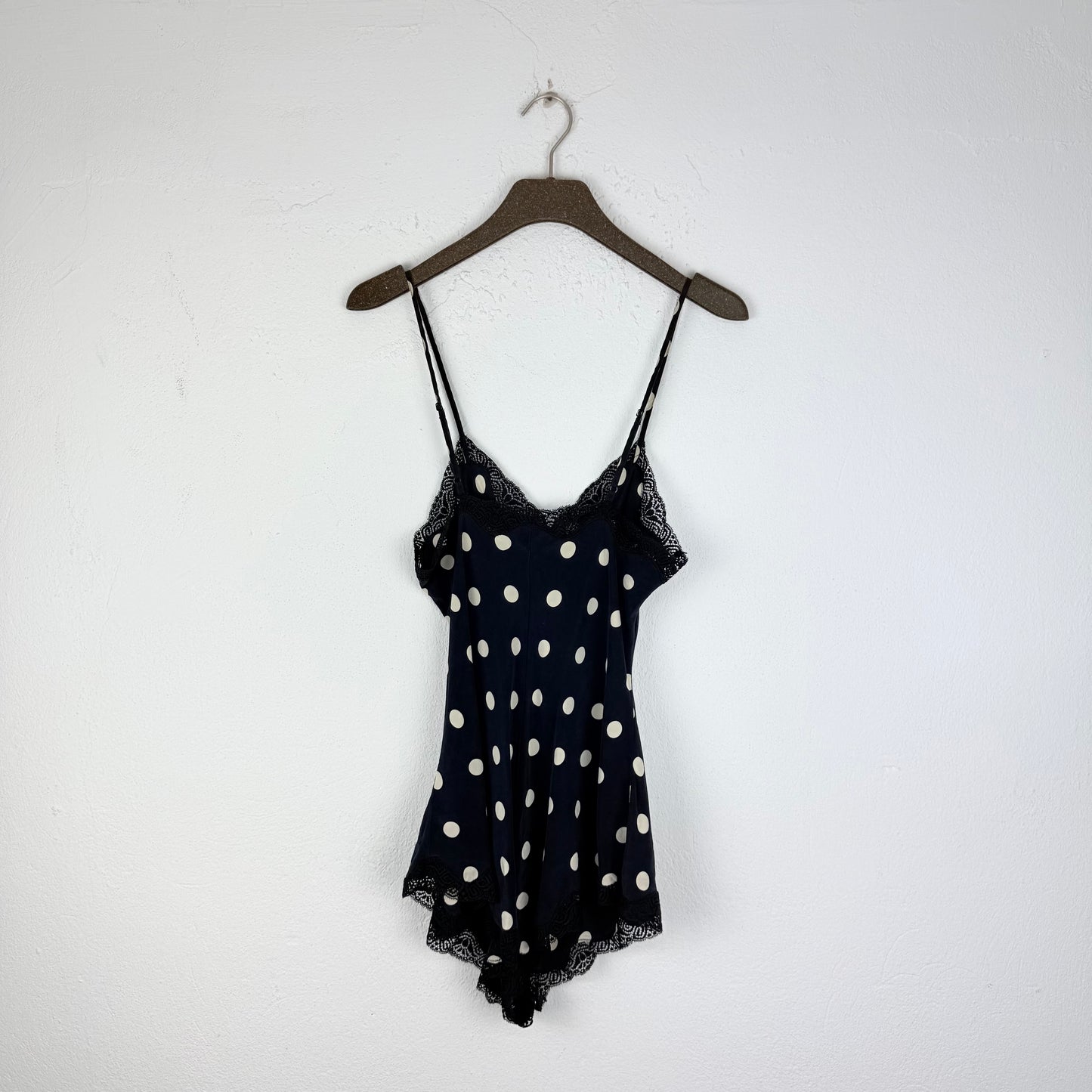 Kuratierter Vintage Onlineshop nachhaltige Secondhand Kleidung online kaufen, Online Shop Vintage, Vintage Online Shop, Second Hand Online Shop, gebraucht, zweite Hand, reused, preloved, Y2K, thriftshop, thriftstore, thrifting, thrift shop, thrift store, Body, Spitze, Polkadot, Cute
