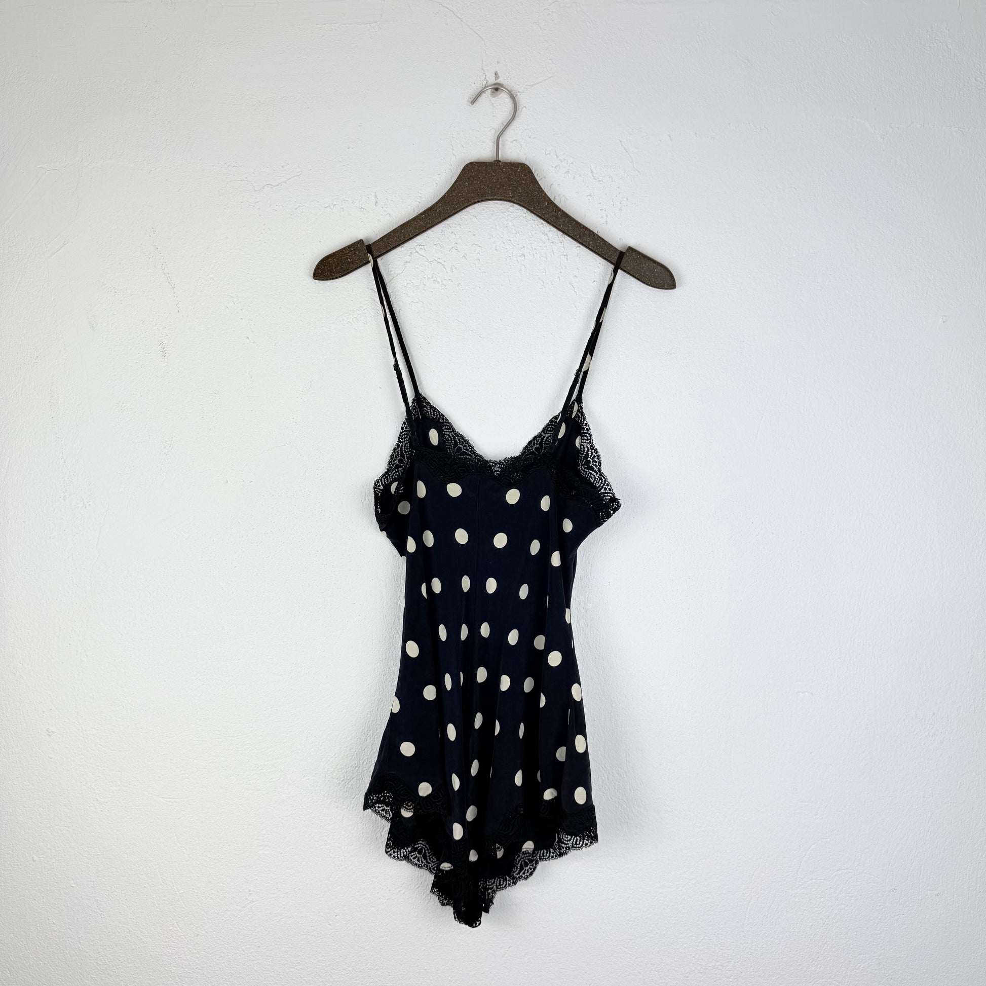 Kuratierter Vintage Onlineshop nachhaltige Secondhand Kleidung online kaufen, Online Shop Vintage, Vintage Online Shop, Second Hand Online Shop, gebraucht, zweite Hand, reused, preloved, Y2K, thriftshop, thriftstore, thrifting, thrift shop, thrift store, Body, Spitze, Polkadot, Cute