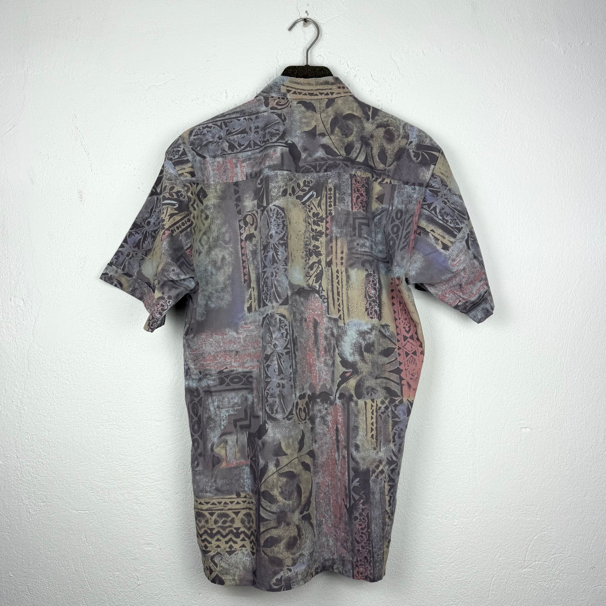 Kuratierter Vintage Onlineshop nachhaltige Secondhand Kleidung online kaufen, Online Shop Vintage, Vintage Online Shop, Second Hand Online Shop, gebraucht, zweite Hand, reused, preloved, Y2K, thriftshop, thriftstore, thrifting, thrift shop, thrift store, Grunge, Alternativ