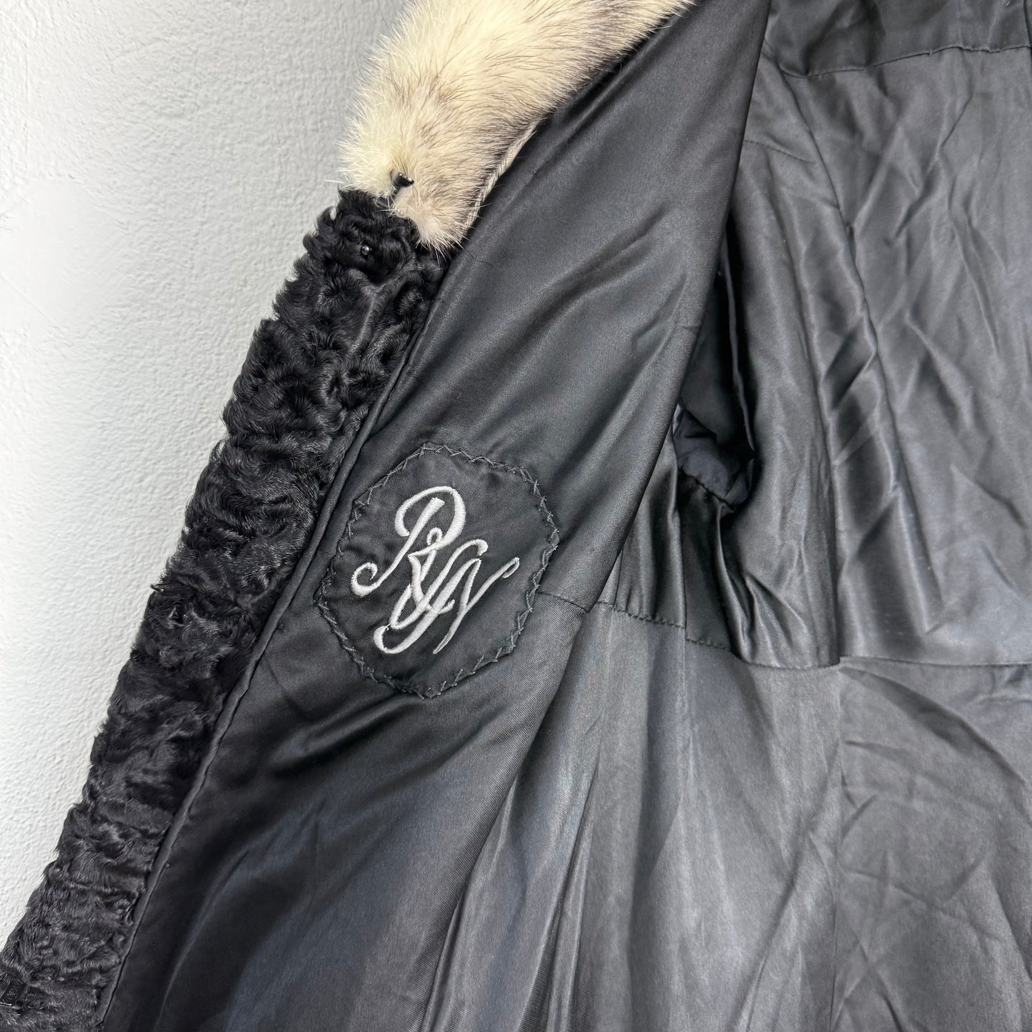 Kuratierter Vintage Onlineshop nachhaltige Secondhand Kleidung online kaufen, Online Shop Vintage, Vintage Online Shop, Second Hand Online Shop, gebraucht, zweite Hand, reused, preloved, Y2K, thriftshop, thriftstore, thrifting, thrift shop, thrift store
