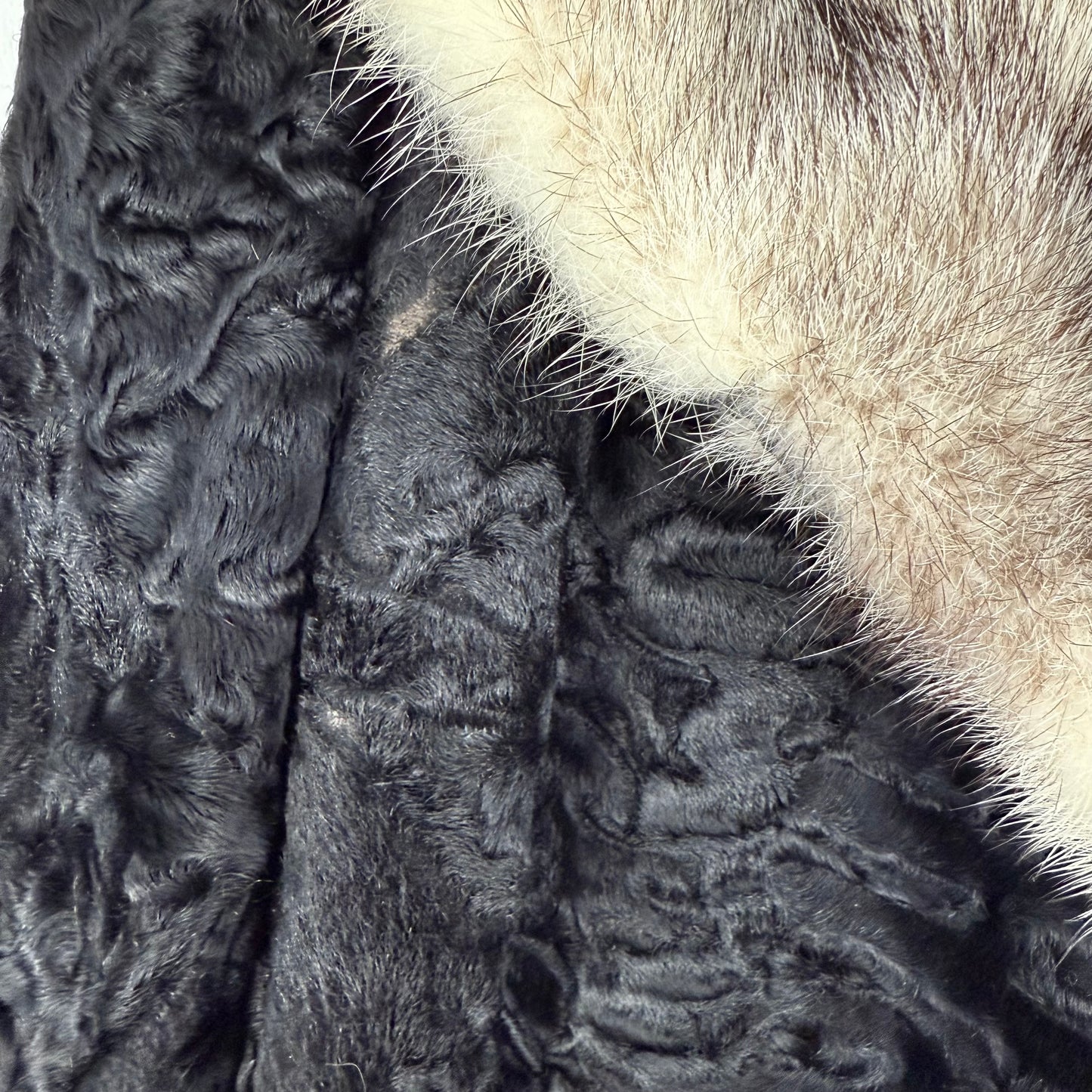 Kuratierter Vintage Onlineshop nachhaltige Secondhand Kleidung online kaufen, Online Shop Vintage, Vintage Online Shop, Second Hand Online Shop, gebraucht, zweite Hand, reused, preloved, Y2K, thriftshop, thriftstore, thrifting, thrift shop, thrift store