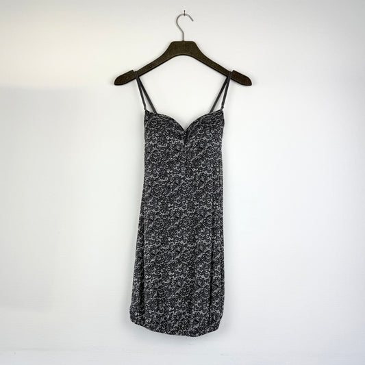 Kuratierter Vintage Onlineshop nachhaltige Secondhand Kleidung online kaufen, Online Shop Vintage, Vintage Online Shop, Second Hand Online Shop, gebraucht, zweite Hand, reused, preloved, Y2K, thriftshop, thriftstore, thrifting, thrift shop, thrift store, Second Hand, Chic, Retro, Elegant, Floral, Grungy