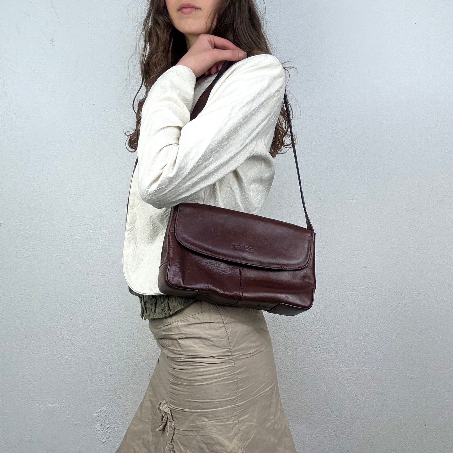 Kuratierter Vintage Onlineshop nachhaltige Secondhand Kleidung online kaufen, Online Shop Vintage, Vintage Online Shop, Second Hand Online Shop, gebraucht, zweite Hand, reused, preloved, Y2K, thriftshop, thriftstore, thrifting, thrift shop, thrift store