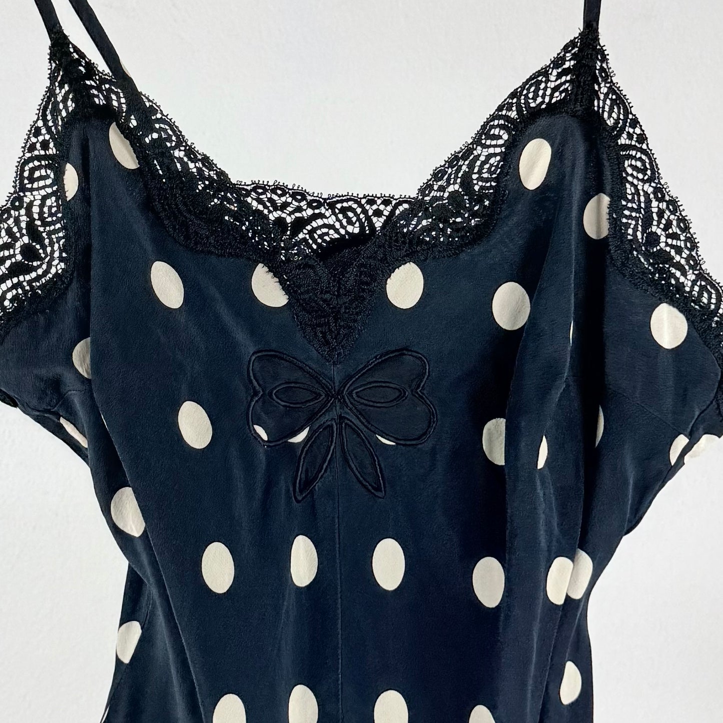 Kuratierter Vintage Onlineshop nachhaltige Secondhand Kleidung online kaufen, Online Shop Vintage, Vintage Online Shop, Second Hand Online Shop, gebraucht, zweite Hand, reused, preloved, Y2K, thriftshop, thriftstore, thrifting, thrift shop, thrift store, Body, Spitze, Polkadot, Cute