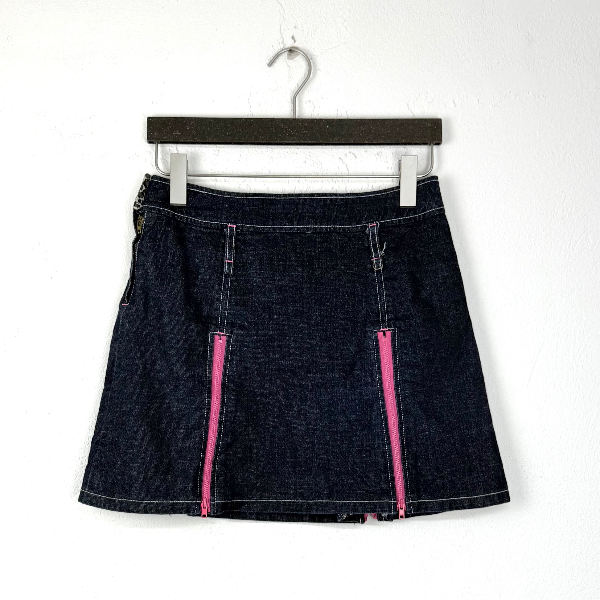 Kuratierter Vintage Onlineshop nachhaltige Secondhand Kleidung online kaufen, Online Shop Vintage, Vintage Online Shop, Second Hand Online Shop, gebraucht, zweite Hand, reused, preloved, Y2K, thriftshop, thriftstore, thrifting, thrift shop, thrift store