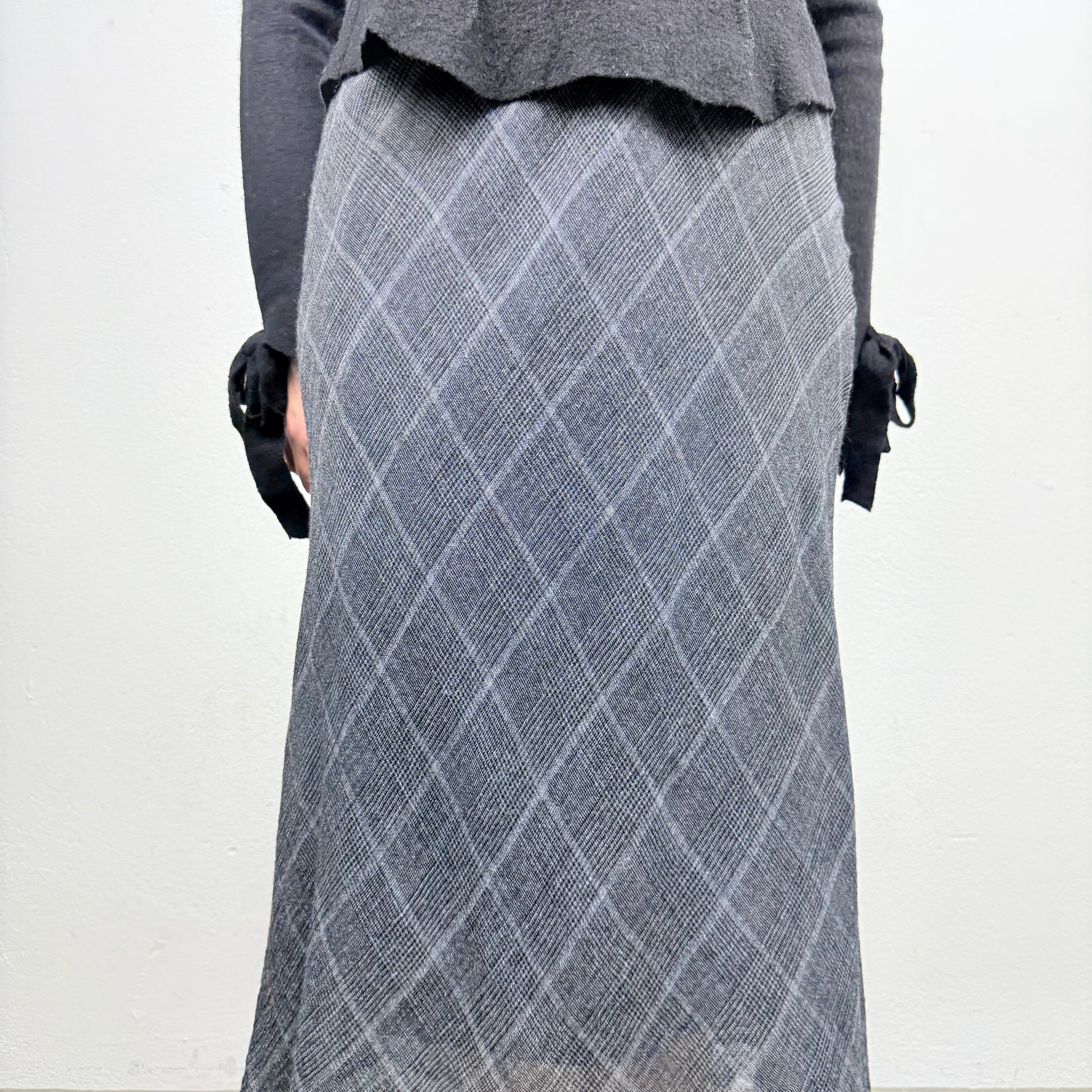 Kuratierter Vintage Onlineshop nachhaltige Secondhand Kleidung online kaufen, Online Shop Vintage, Vintage Online Shop, Second Hand Online Shop, gebraucht, zweite Hand, reused, preloved, Y2K, thriftshop, thriftstore, thrifting, thrift shop, thrift store, Karo, Preppy, Elegant