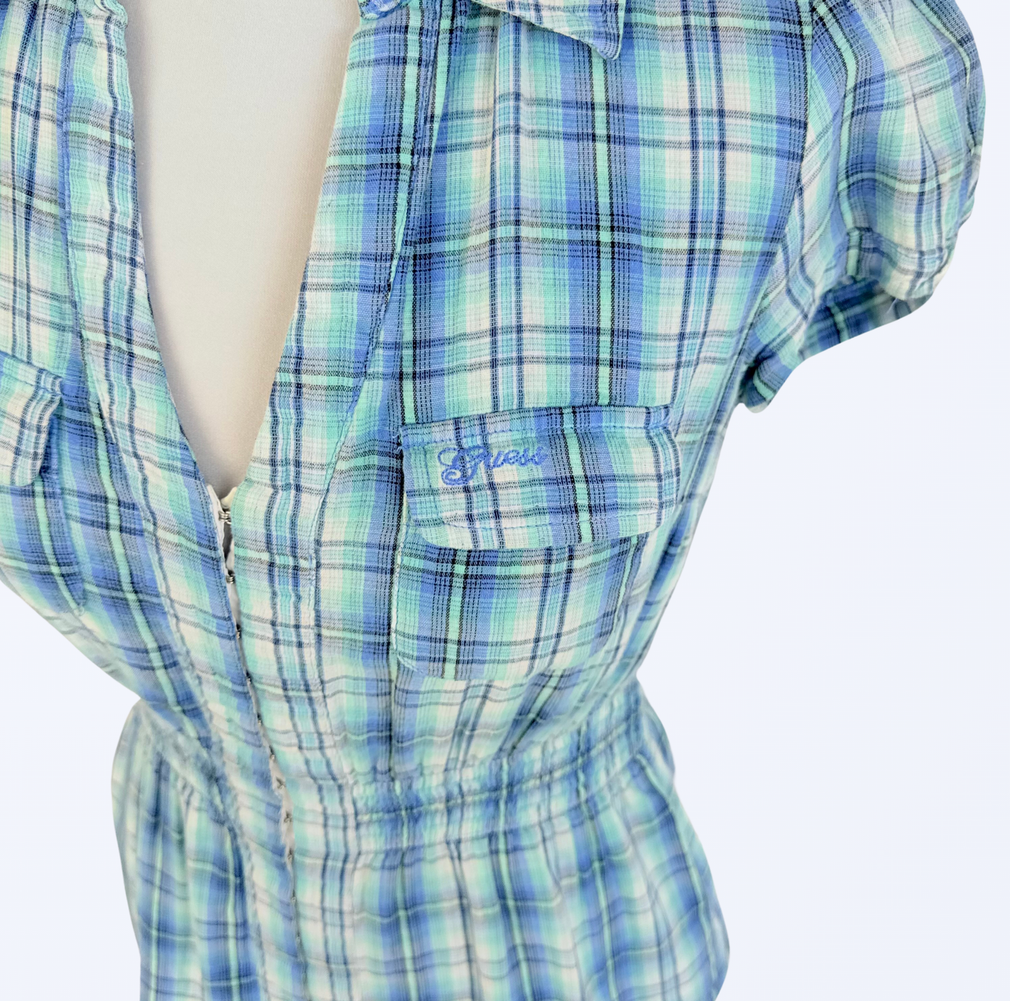 Guess Kurzarmbluse kariert türkis hellblau y2k Teos Vintage Onlineshop