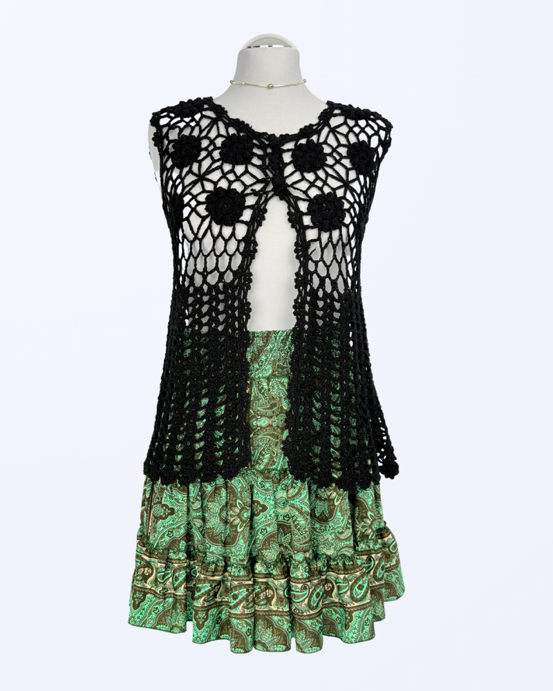 Häkelweste Knöpfe schwarz witchy whimsy boho festival