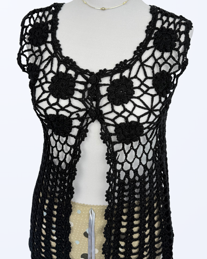 Häkelweste Knöpfe schwarz witchy whimsy boho festival