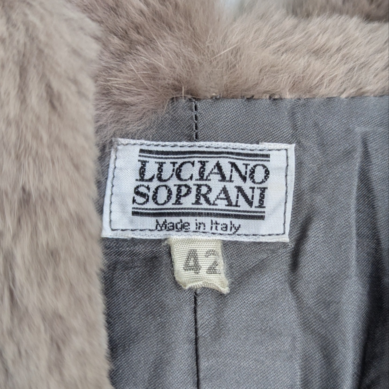 Kuratierter Vintage Onlineshop nachhaltige Secondhand Kleidung online kaufen, Online Shop Vintage, Vintage Online Shop, Second Hand Online Shop, gebraucht, zweite Hand, reused, preloved, Y2K, thriftshop, thriftstore, thrifting, thrift shop, thrift store