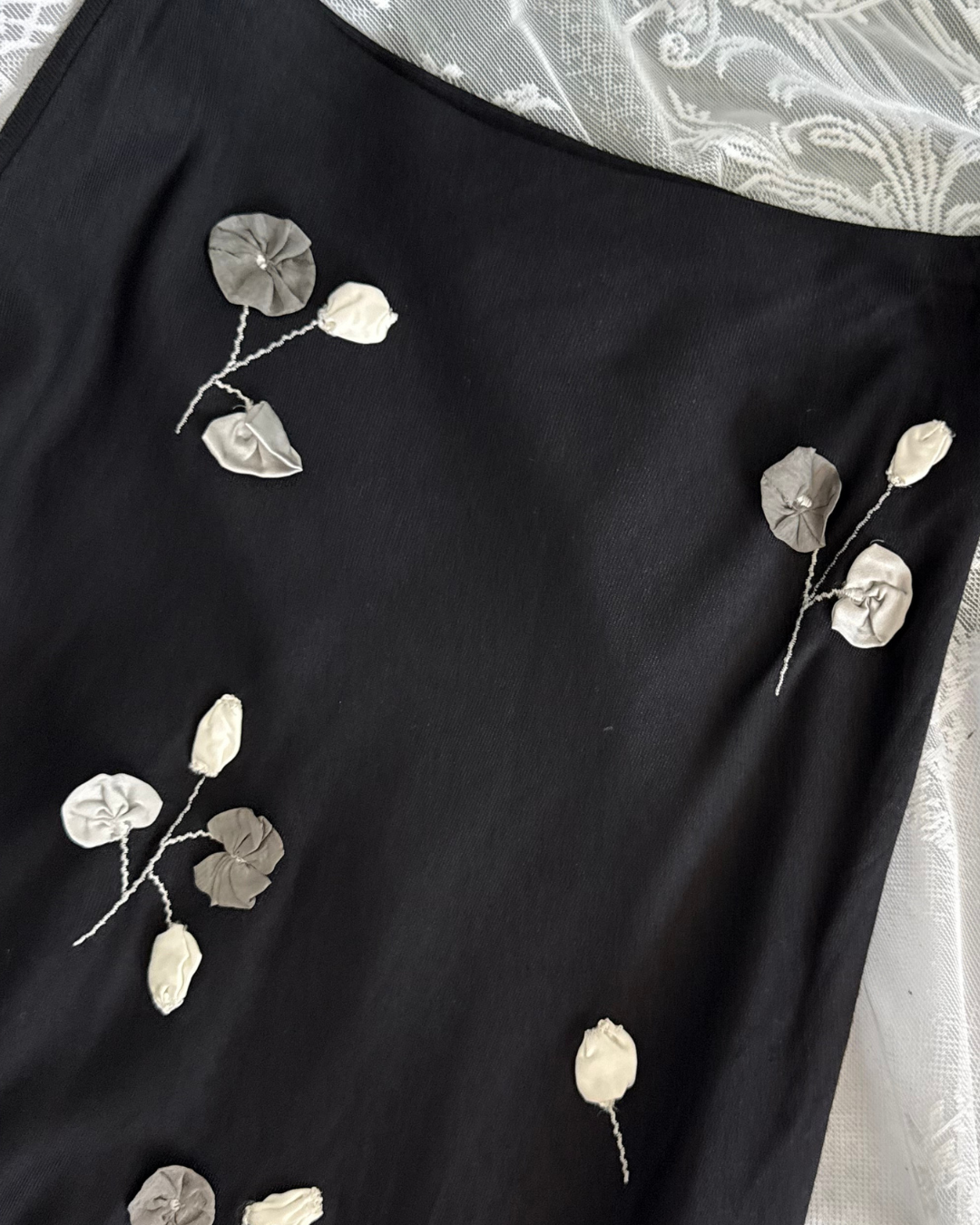 Lazzari & Co Midirock mit 3d Blumen Blumnapplikationen designer Second Hand italenische Designer