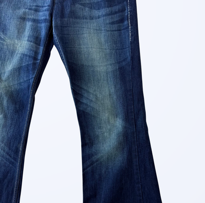 Levis Schlaghose Bootcut Flared Jeans dunkelblau besondere Back Pockets