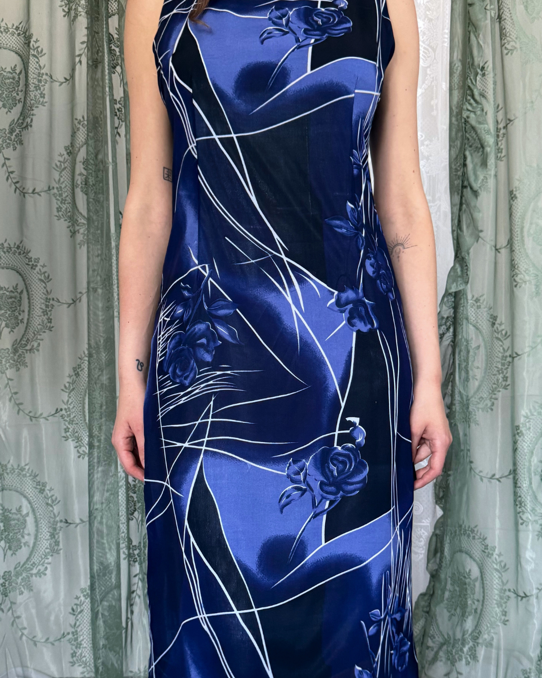 90s Style Maxikleid Blumenmuster schwarz Blau Gr. M Whitchy Whismy Whimsical Teos Vintage Onlineshop