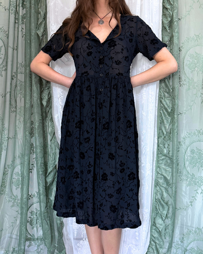 Samtkleid Maxikleid Samt Blumenmuster Knopfleiste 90s Style whitchy whimsical Teos Vintage Onlineshop