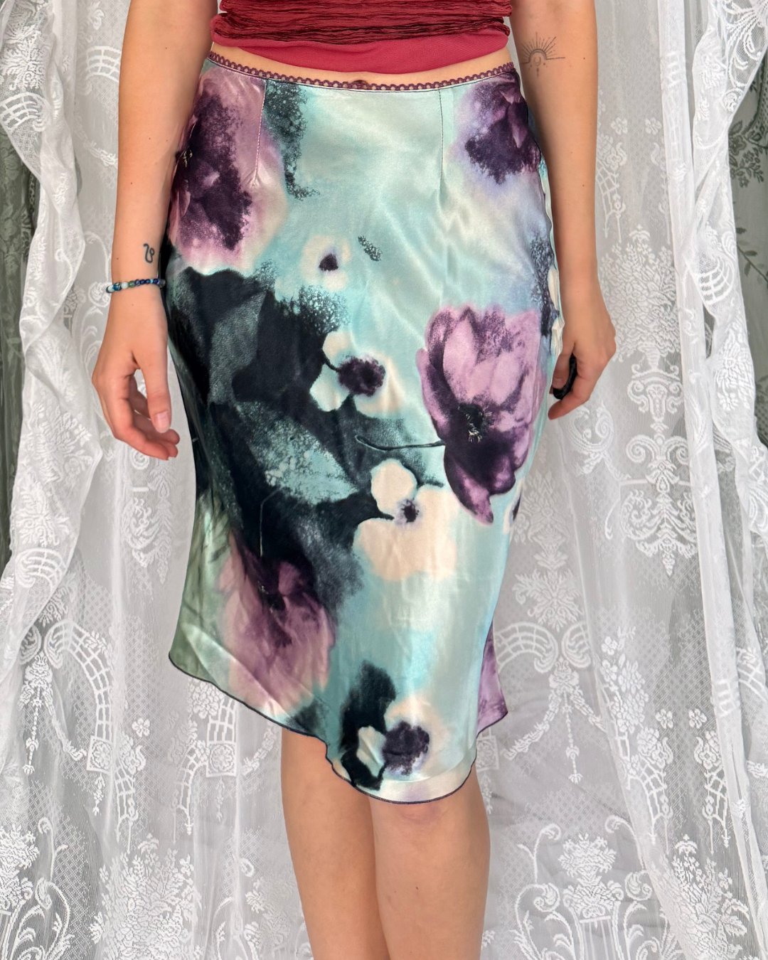 Midirock Satin sedig Blumenmuster 90s Style y2k Whimsical whimsy Teos Vintage Online shop