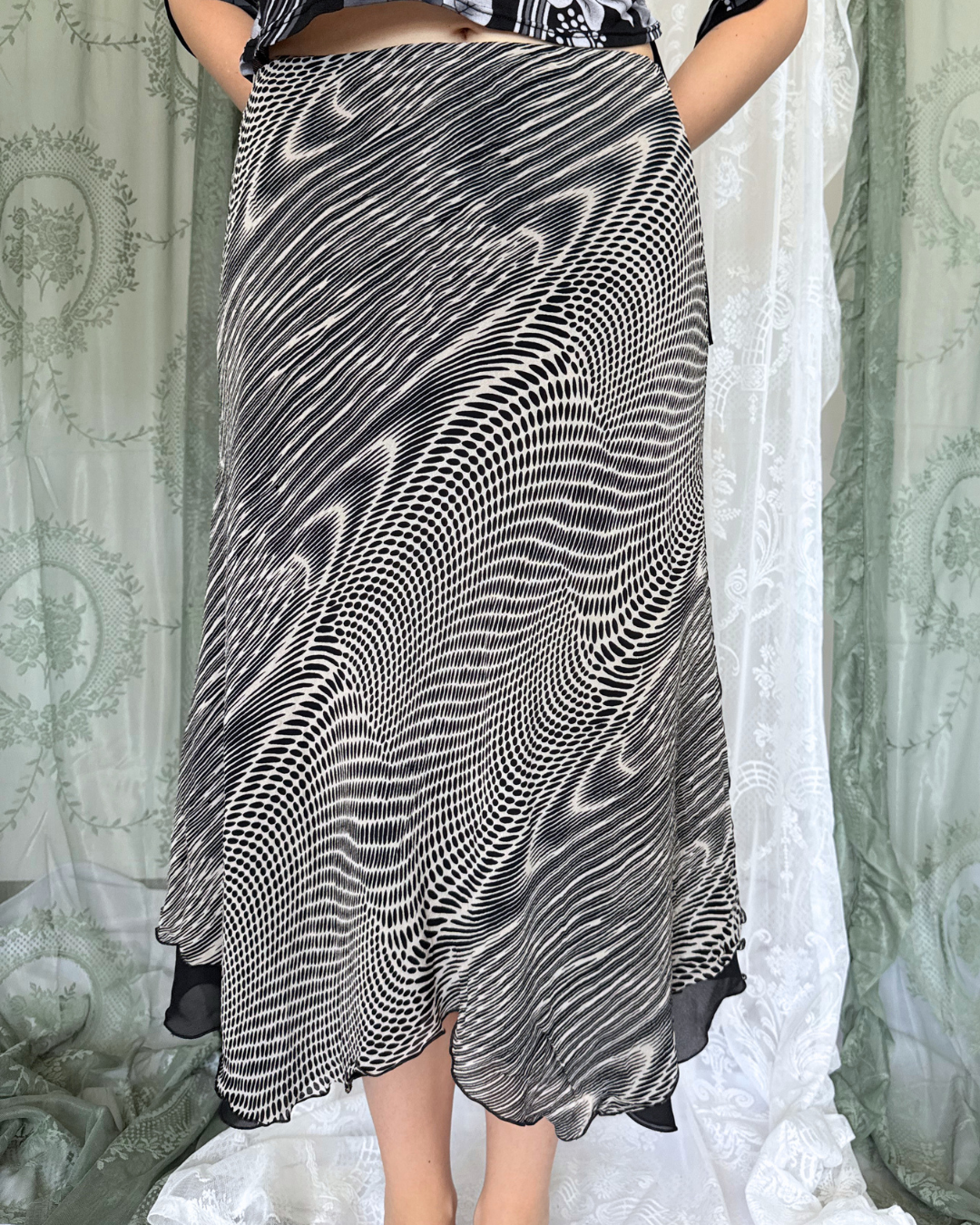 Asymmetrischer Midirock psychedelisches trippy Muster 90s Style whimsical whitchy whimsy Teos Vintage Onlineshop