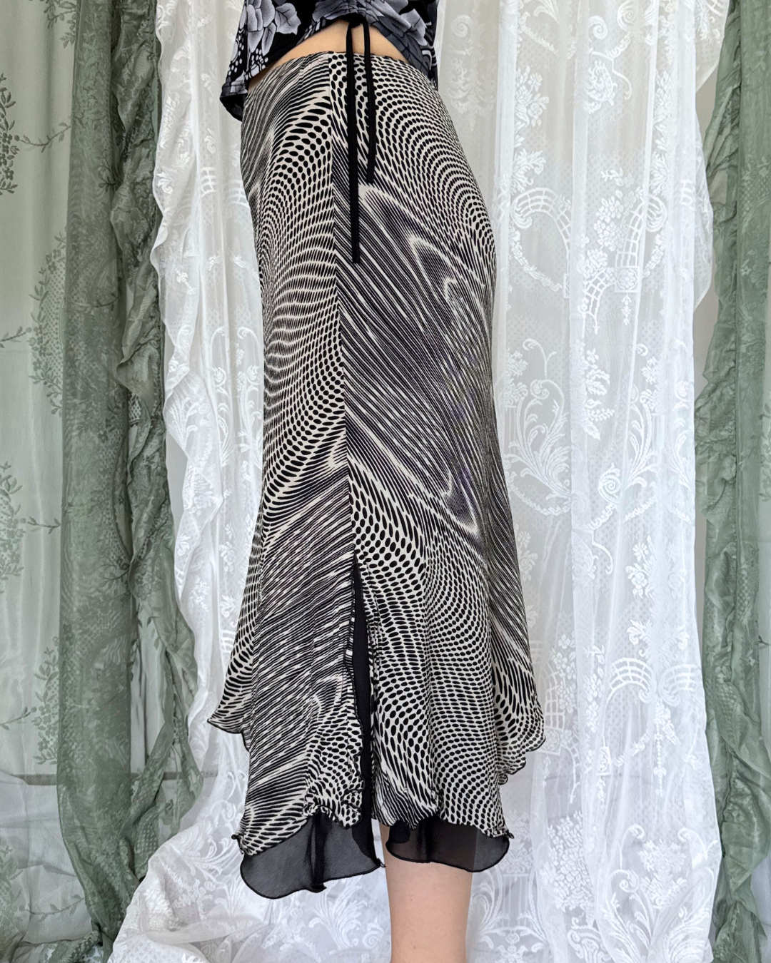 Asymmetrischer Midirock psychedelisches trippy Muster 90s Style whimsical whitchy whimsy Teos Vintage Onlineshop