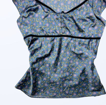 Newpenny Top whimsy blau Muster Teos Vintage