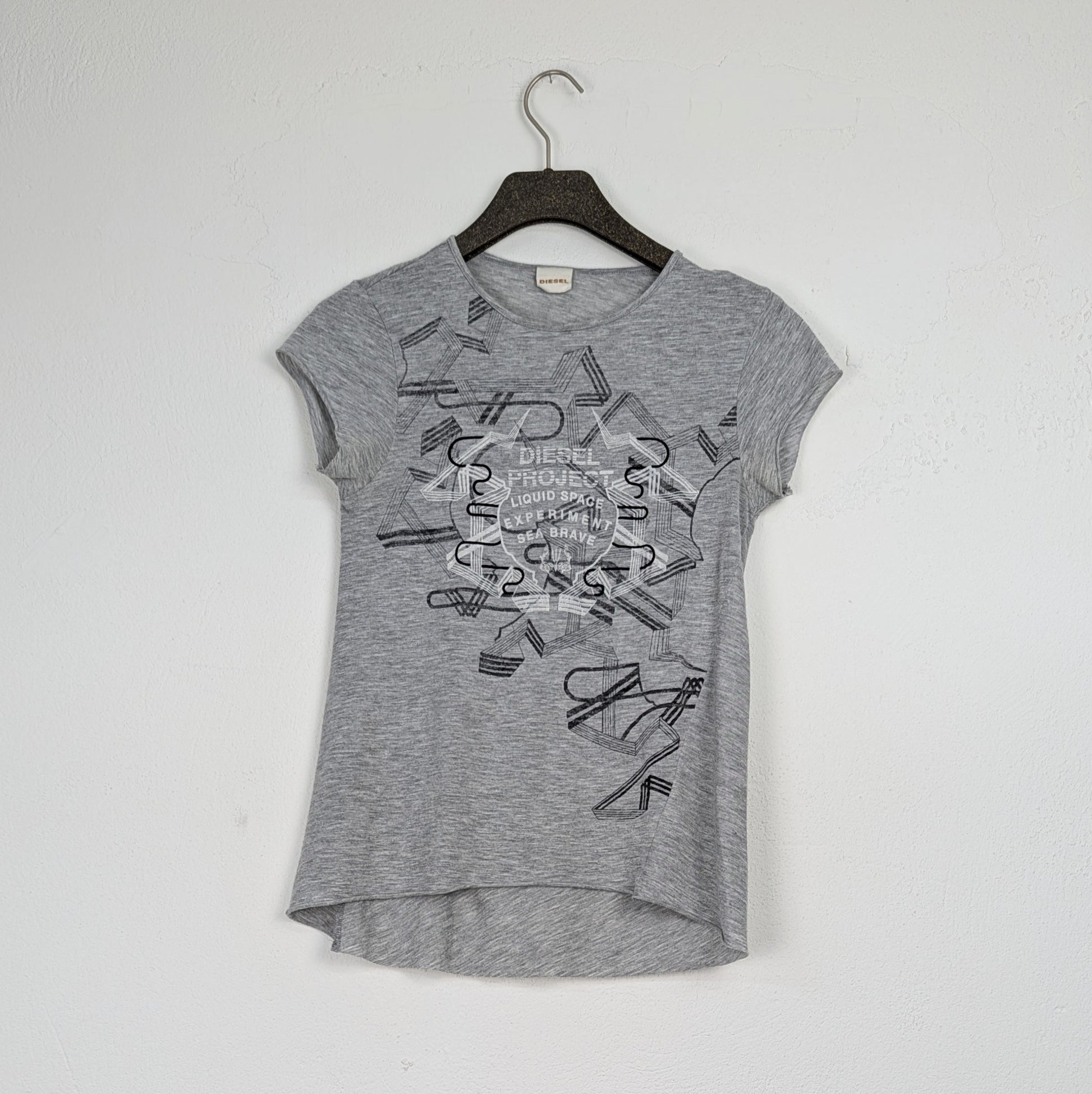 Kuratierter Vintage Onlineshop nachhaltige Secondhand Kleidung online kaufen, Online Shop Vintage, Vintage Online Shop, Second Hand Online Shop, gebraucht, zweite Hand, reused, preloved, Y2K, thriftshop, thriftstore, thrifting, thrift shop, thrift store