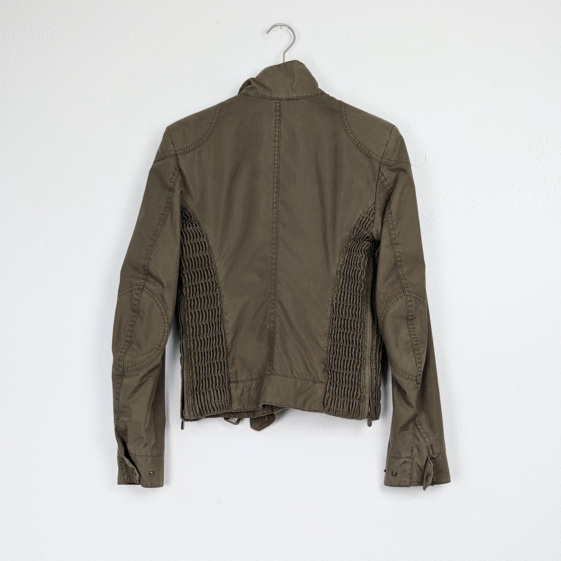 Kuratierter Vintage Onlineshop nachhaltige Secondhand Kleidung online kaufen, Online Shop Vintage, Vintage Online Shop, Second Hand Online Shop, gebraucht, zweite Hand, reused, preloved, Y2K, thriftshop, thriftstore, thrifting, thrift shop, thrift store