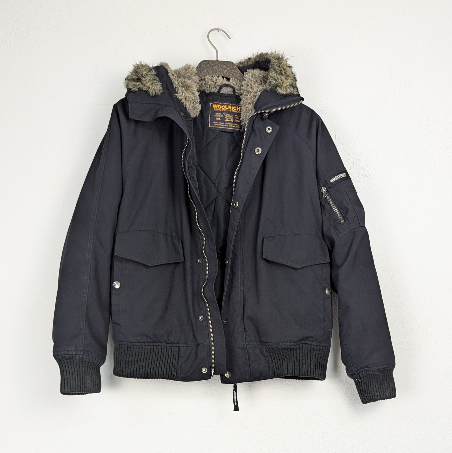 Kuratierter Vintage Onlineshop nachhaltige Secondhand Kleidung online kaufen, Online Shop Vintage, Vintage Online Shop, Second Hand Online Shop, gebraucht, zweite Hand, reused, preloved, Y2K, thriftshop, thriftstore, thrifting, thrift shop, thrift store