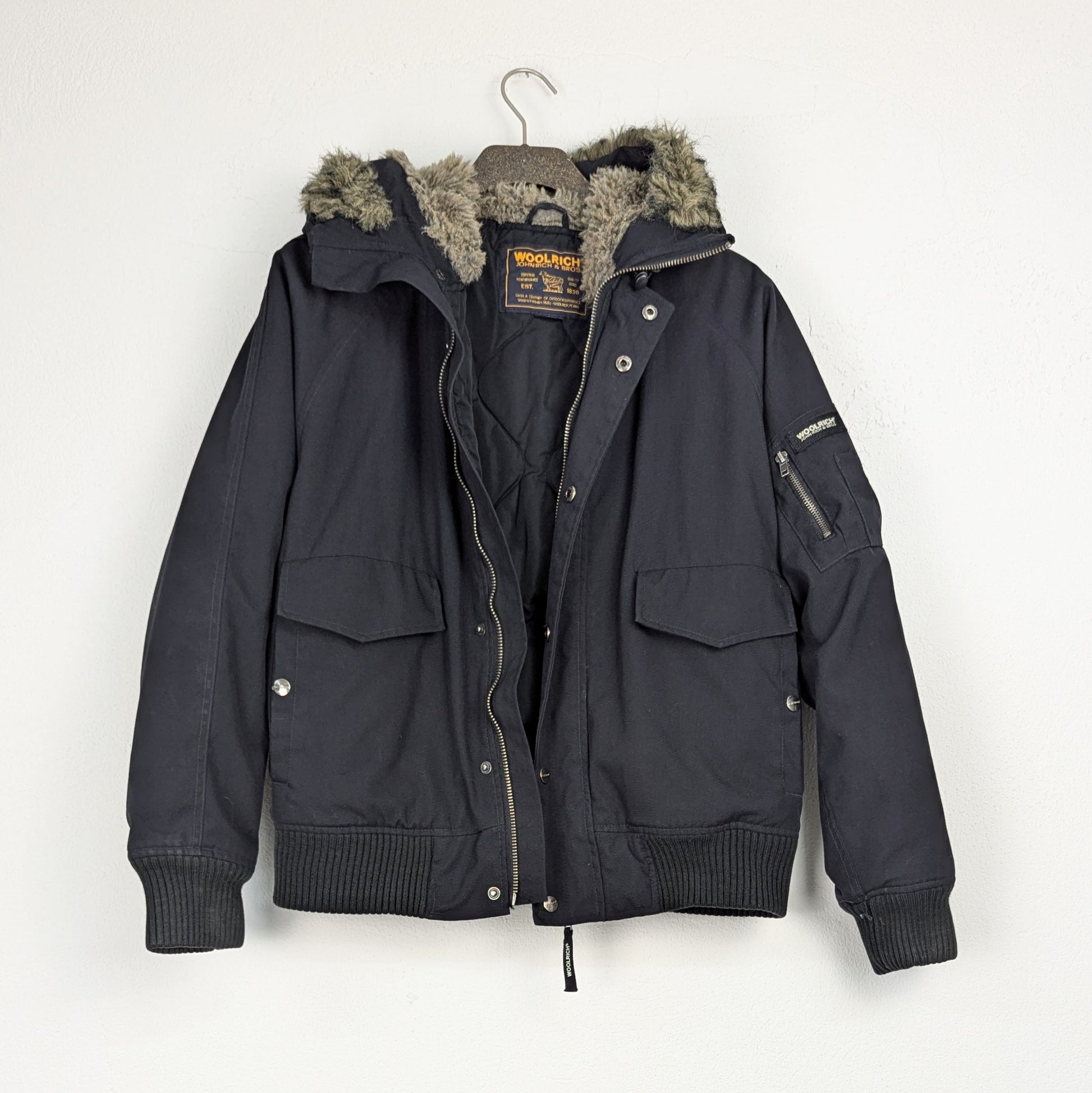 Kuratierter Vintage Onlineshop nachhaltige Secondhand Kleidung online kaufen, Online Shop Vintage, Vintage Online Shop, Second Hand Online Shop, gebraucht, zweite Hand, reused, preloved, Y2K, thriftshop, thriftstore, thrifting, thrift shop, thrift store
