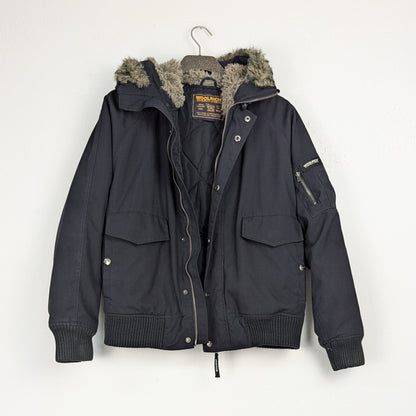 Kuratierter Vintage Onlineshop nachhaltige Secondhand Kleidung online kaufen, Online Shop Vintage, Vintage Online Shop, Second Hand Online Shop, gebraucht, zweite Hand, reused, preloved, Y2K, thriftshop, thriftstore, thrifting, thrift shop, thrift store