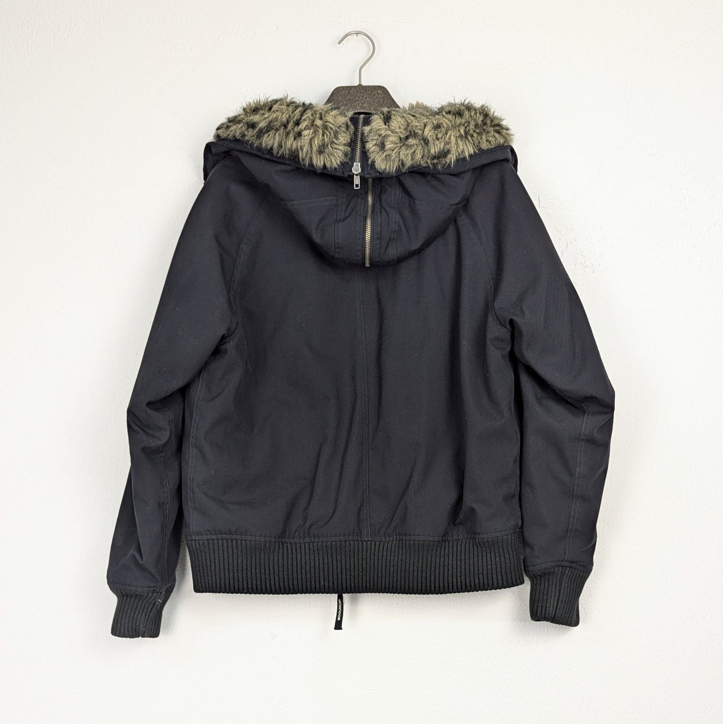 Kuratierter Vintage Onlineshop nachhaltige Secondhand Kleidung online kaufen, Online Shop Vintage, Vintage Online Shop, Second Hand Online Shop, gebraucht, zweite Hand, reused, preloved, Y2K, thriftshop, thriftstore, thrifting, thrift shop, thrift store