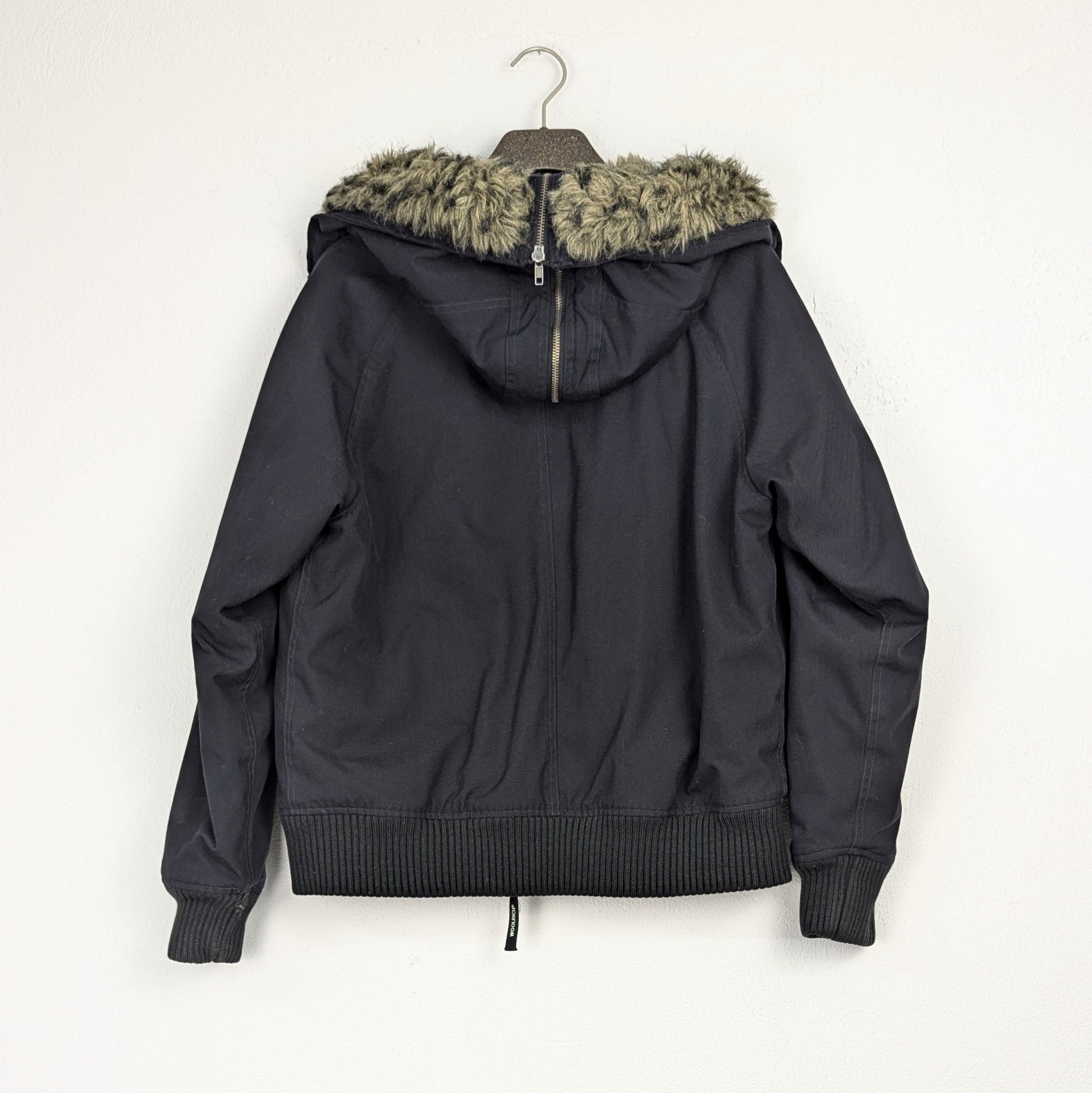 Kuratierter Vintage Onlineshop nachhaltige Secondhand Kleidung online kaufen, Online Shop Vintage, Vintage Online Shop, Second Hand Online Shop, gebraucht, zweite Hand, reused, preloved, Y2K, thriftshop, thriftstore, thrifting, thrift shop, thrift store