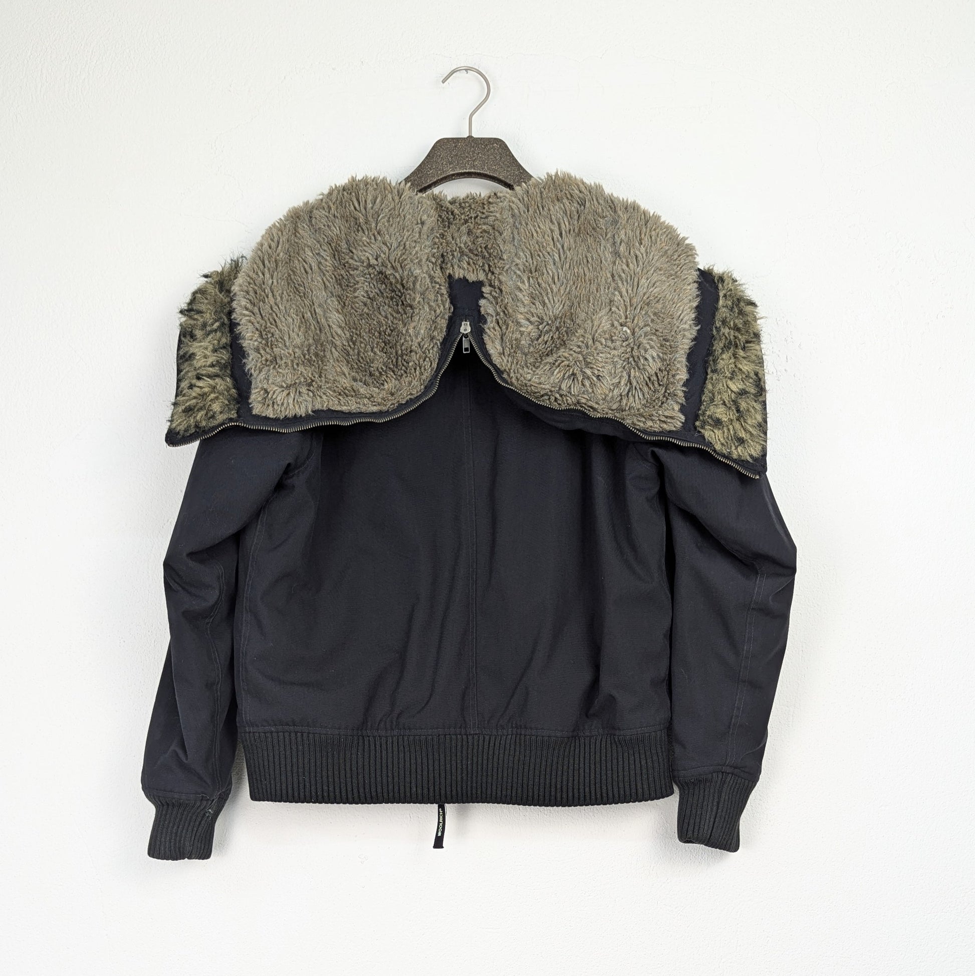 Kuratierter Vintage Onlineshop nachhaltige Secondhand Kleidung online kaufen, Online Shop Vintage, Vintage Online Shop, Second Hand Online Shop, gebraucht, zweite Hand, reused, preloved, Y2K, thriftshop, thriftstore, thrifting, thrift shop, thrift store