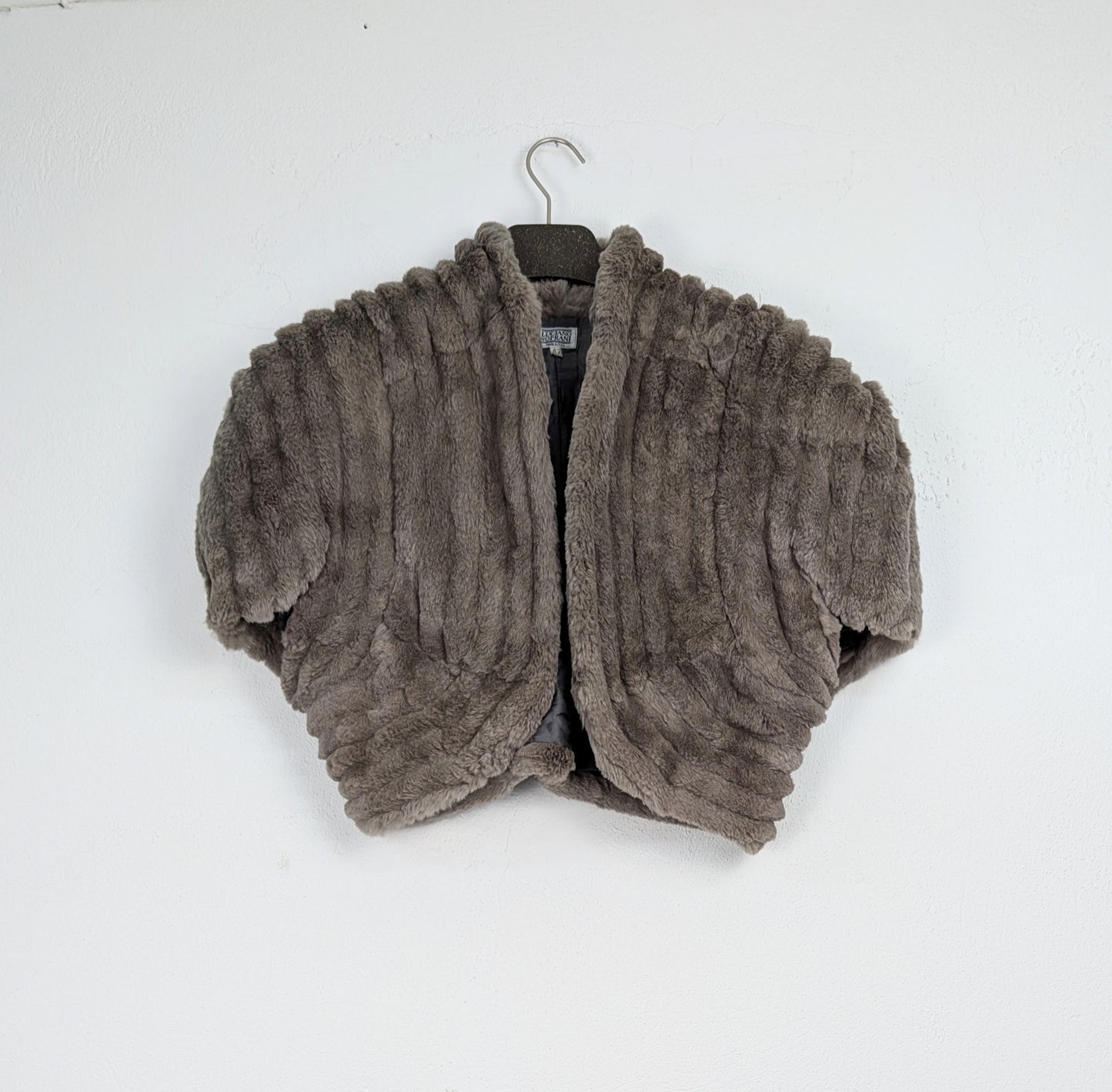 Kuratierter Vintage Onlineshop nachhaltige Secondhand Kleidung online kaufen, Online Shop Vintage, Vintage Online Shop, Second Hand Online Shop, gebraucht, zweite Hand, reused, preloved, Y2K, thriftshop, thriftstore, thrifting, thrift shop, thrift store