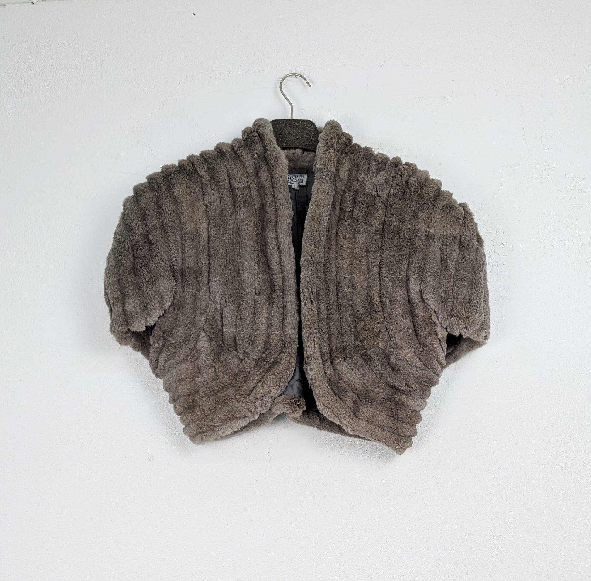 Kuratierter Vintage Onlineshop nachhaltige Secondhand Kleidung online kaufen, Online Shop Vintage, Vintage Online Shop, Second Hand Online Shop, gebraucht, zweite Hand, reused, preloved, Y2K, thriftshop, thriftstore, thrifting, thrift shop, thrift store