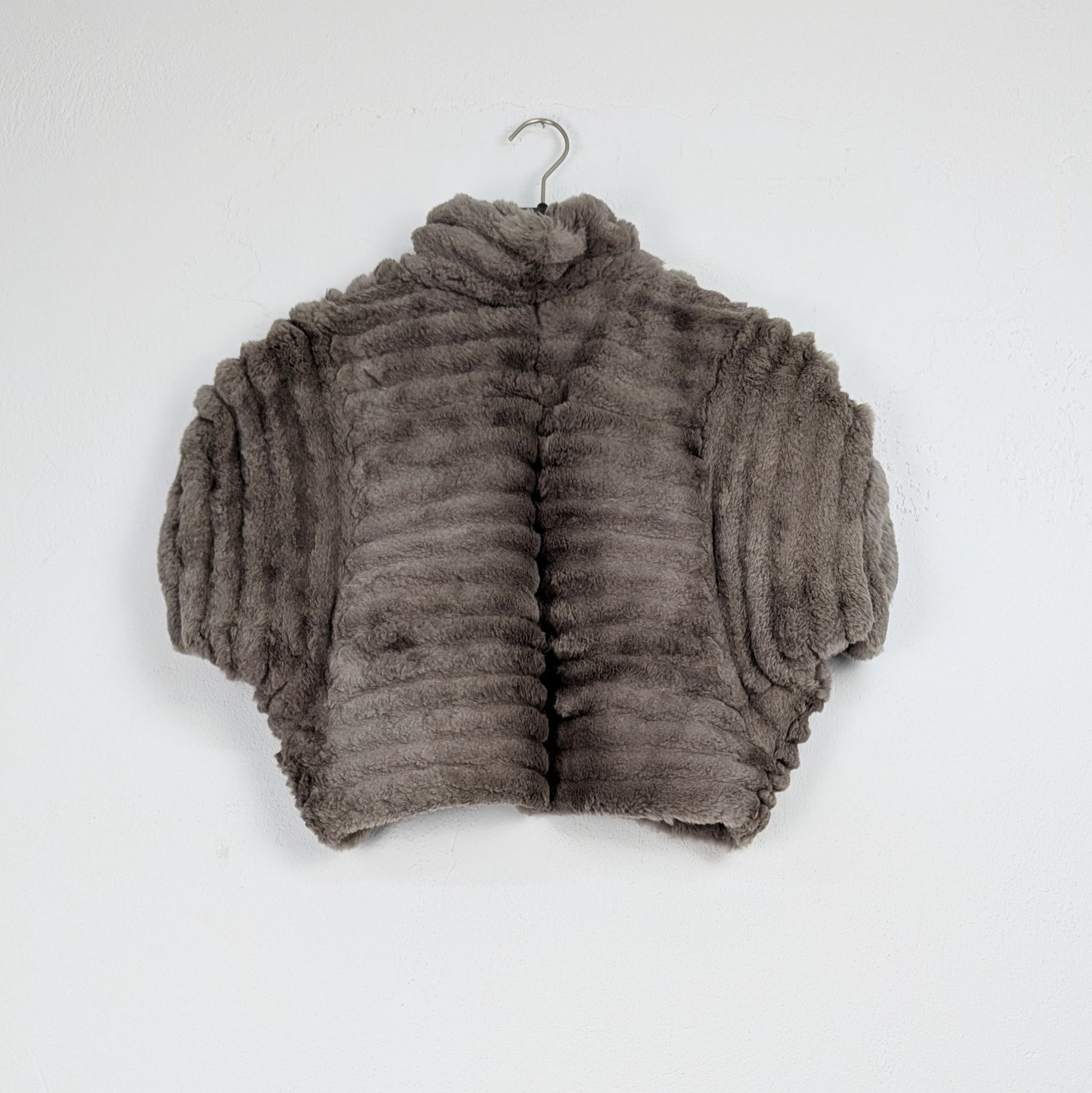 Kuratierter Vintage Onlineshop nachhaltige Secondhand Kleidung online kaufen, Online Shop Vintage, Vintage Online Shop, Second Hand Online Shop, gebraucht, zweite Hand, reused, preloved, Y2K, thriftshop, thriftstore, thrifting, thrift shop, thrift store