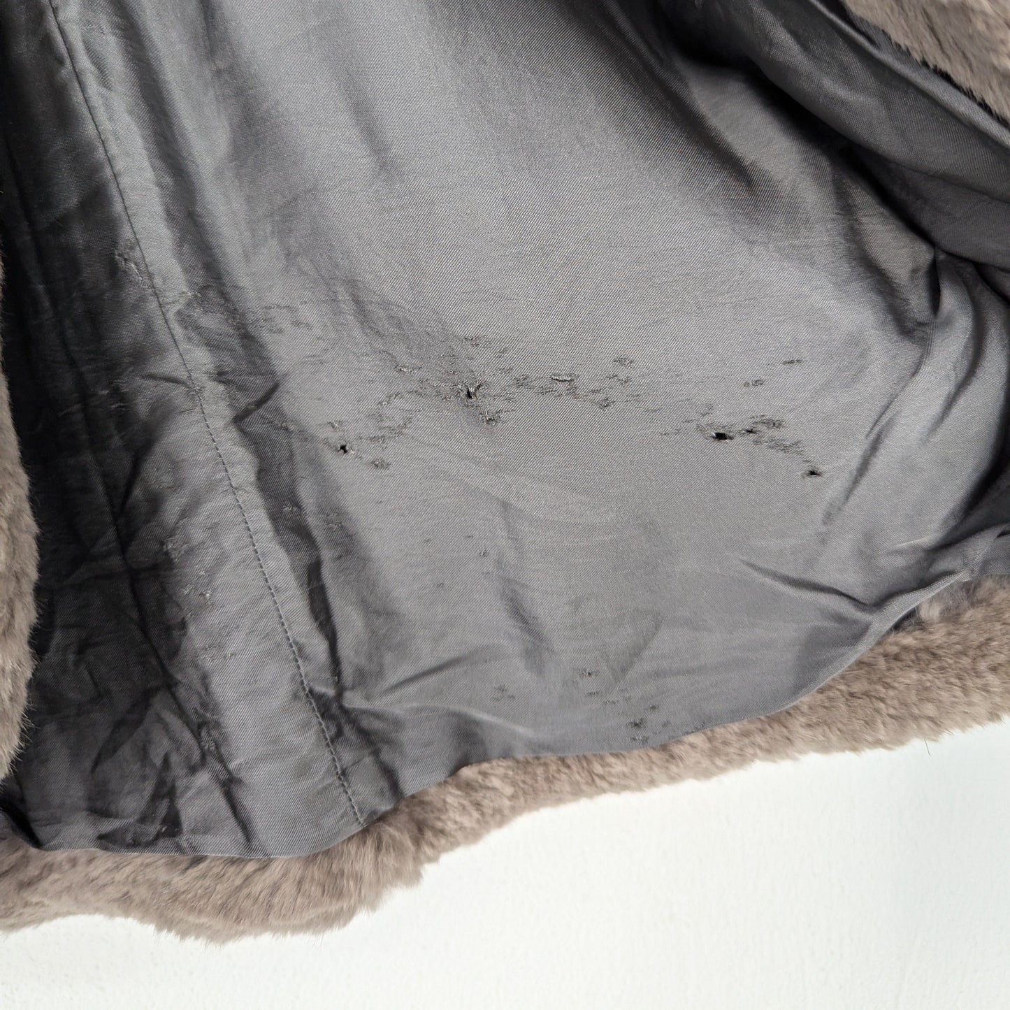 Kuratierter Vintage Onlineshop nachhaltige Secondhand Kleidung online kaufen, Online Shop Vintage, Vintage Online Shop, Second Hand Online Shop, gebraucht, zweite Hand, reused, preloved, Y2K, thriftshop, thriftstore, thrifting, thrift shop, thrift store