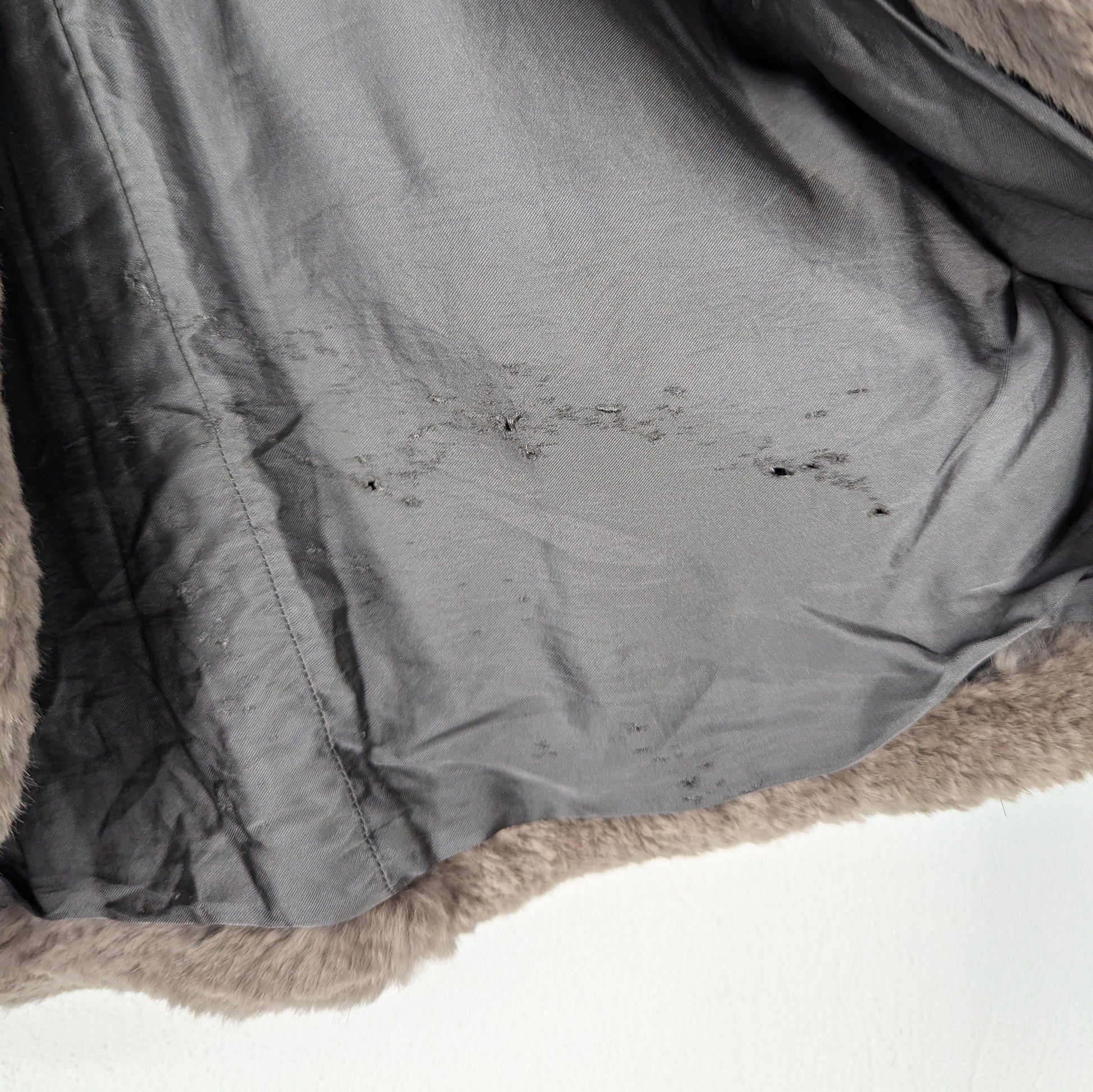 Kuratierter Vintage Onlineshop nachhaltige Secondhand Kleidung online kaufen, Online Shop Vintage, Vintage Online Shop, Second Hand Online Shop, gebraucht, zweite Hand, reused, preloved, Y2K, thriftshop, thriftstore, thrifting, thrift shop, thrift store