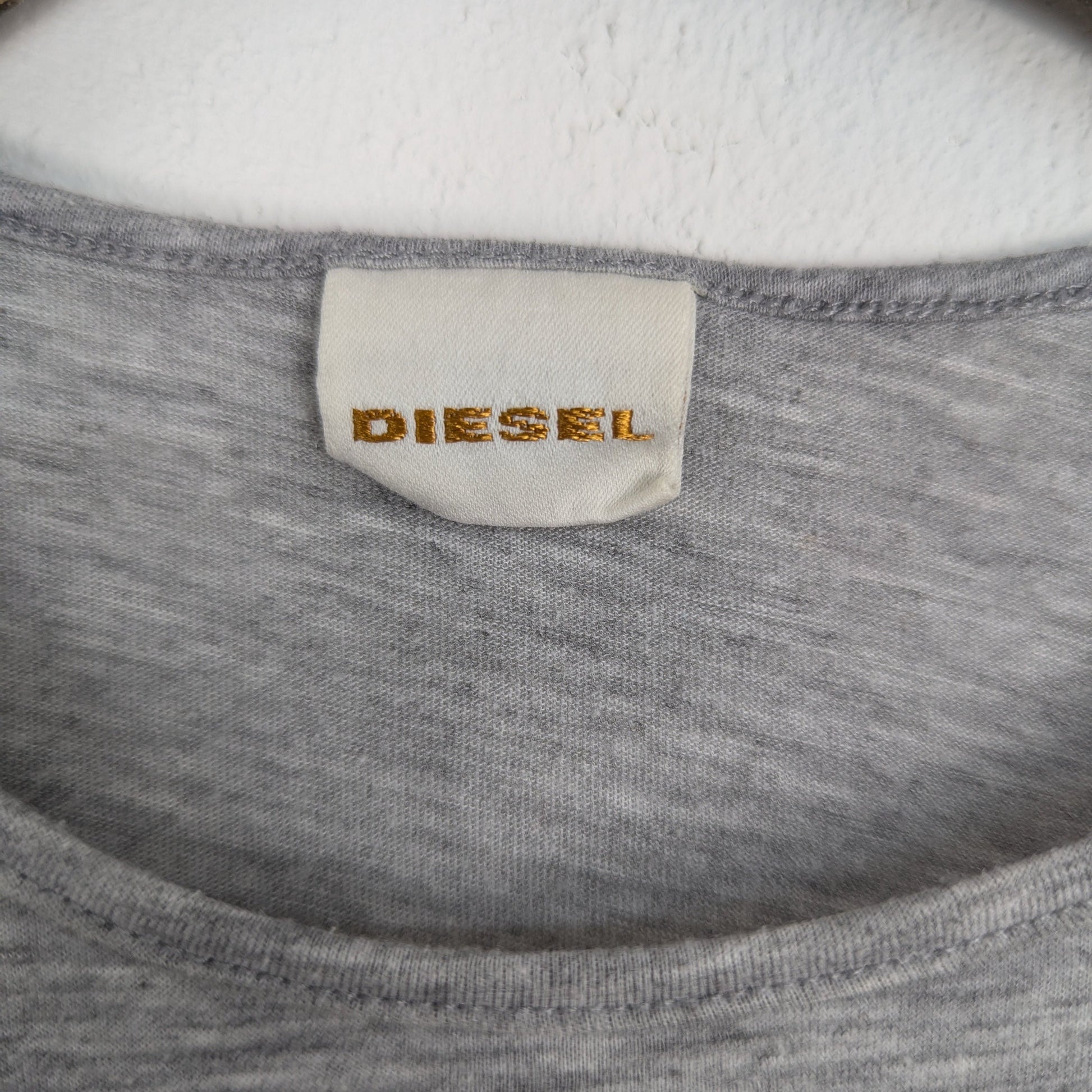 Kuratierter Vintage Onlineshop nachhaltige Secondhand Kleidung online kaufen, Online Shop Vintage, Vintage Online Shop, Second Hand Online Shop, gebraucht, zweite Hand, reused, preloved, Y2K, thriftshop, thriftstore, thrifting, thrift shop, thrift store