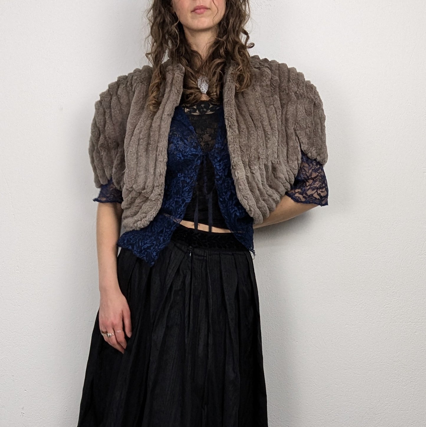 Kuratierter Vintage Onlineshop nachhaltige Secondhand Kleidung online kaufen, Online Shop Vintage, Vintage Online Shop, Second Hand Online Shop, gebraucht, zweite Hand, reused, preloved, Y2K, thriftshop, thriftstore, thrifting, thrift shop, thrift store