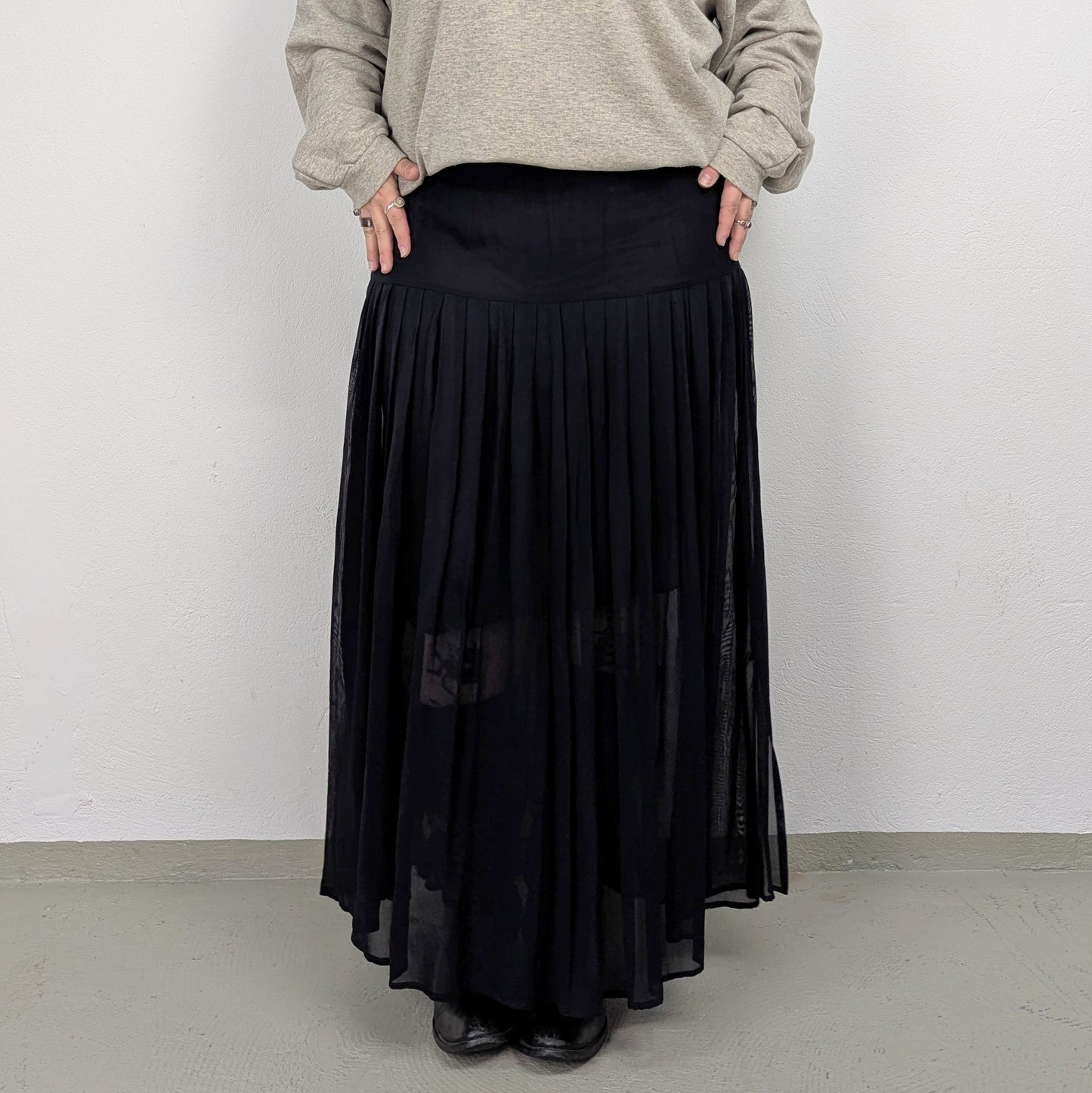 Kuratierter Vintage Onlineshop nachhaltige Secondhand Kleidung online kaufen, Online Shop Vintage, Vintage Online Shop, Second Hand Online Shop, gebraucht, zweite Hand, reused, preloved, Y2K, thriftshop, thriftstore, thrifting, thrift shop, thrift store
