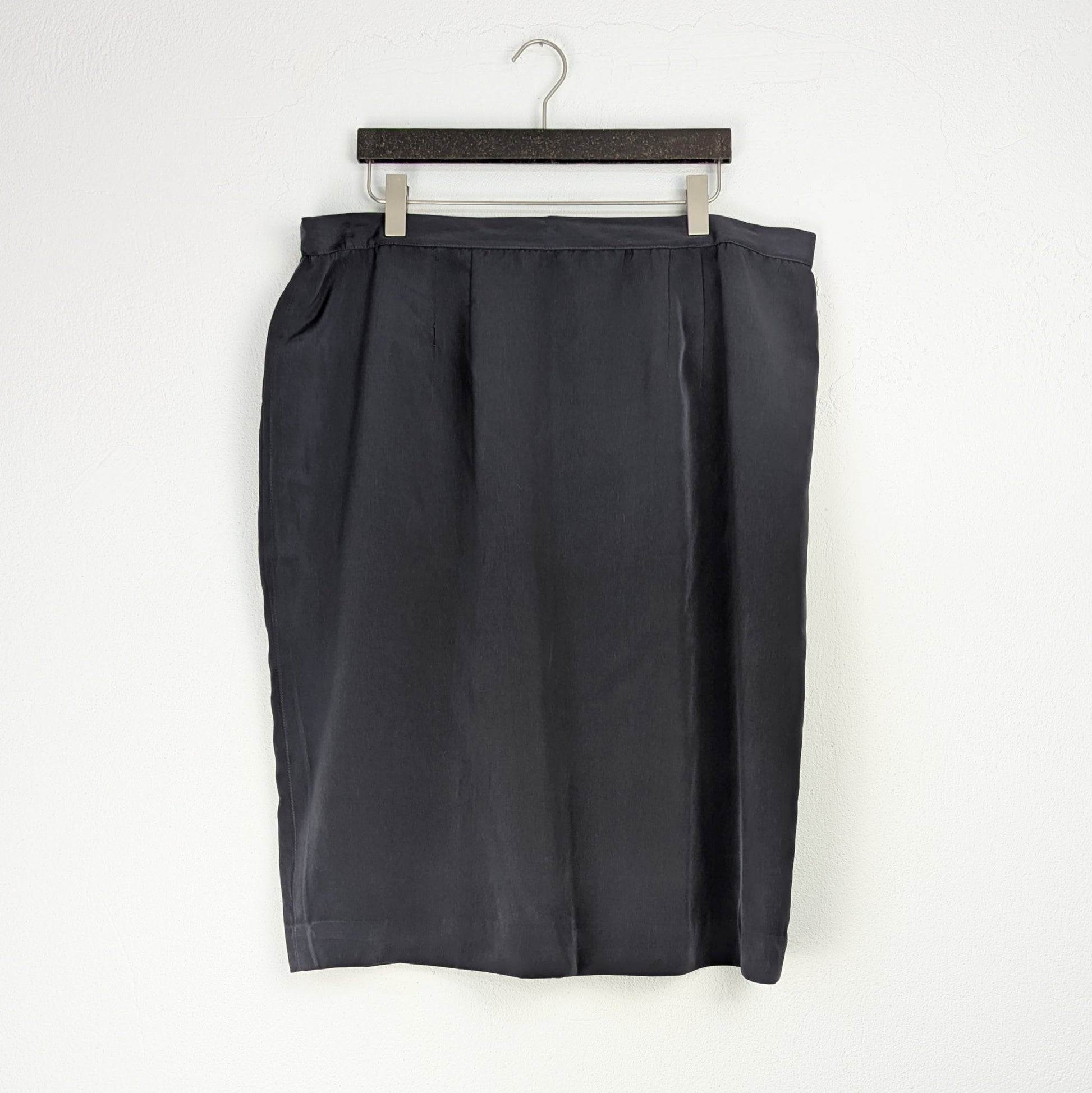 Kuratierter Vintage-Onlineshop– nachhaltige Second-Hand-Kleidung online kaufen