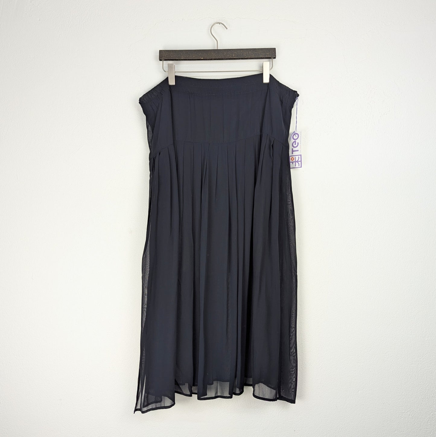 Kuratierter Vintage Onlineshop nachhaltige Secondhand Kleidung online kaufen, Online Shop Vintage, Vintage Online Shop, Second Hand Online Shop, gebraucht, zweite Hand, reused, preloved, Y2K, thriftshop, thriftstore, thrifting, thrift shop, thrift store