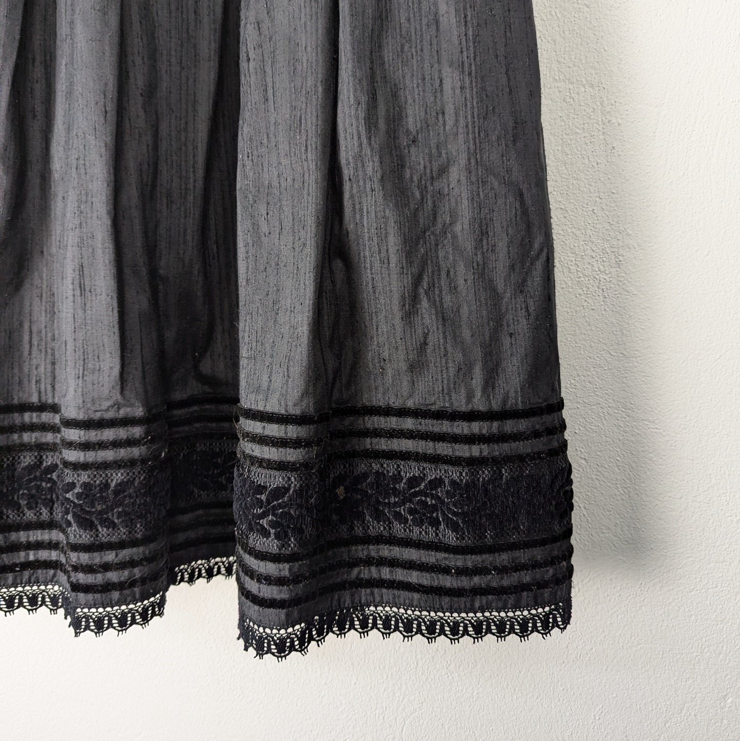 Kuratierter Vintage Onlineshop nachhaltige Secondhand Kleidung online kaufen, Online Shop Vintage, Vintage Online Shop, Second Hand Online Shop, gebraucht, zweite Hand, reused, preloved, Y2K, thriftshop, thriftstore, thrifting, thrift shop, thrift store