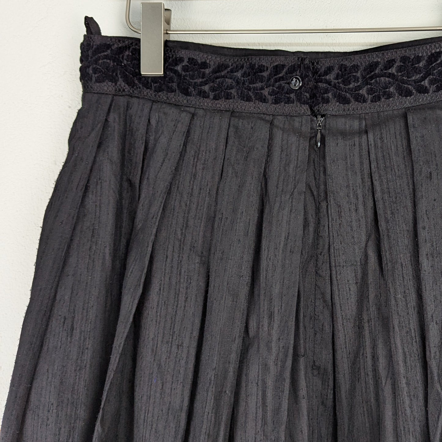 Kuratierter Vintage Onlineshop nachhaltige Secondhand Kleidung online kaufen, Online Shop Vintage, Vintage Online Shop, Second Hand Online Shop, gebraucht, zweite Hand, reused, preloved, Y2K, thriftshop, thriftstore, thrifting, thrift shop, thrift store