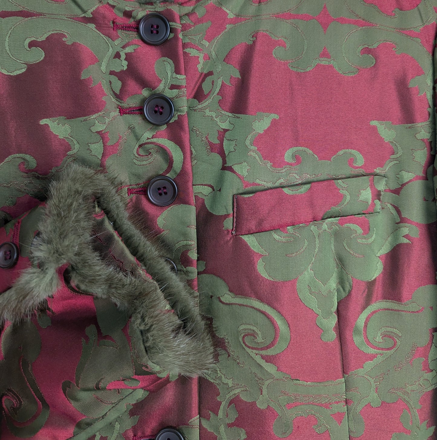 Kuratierter Vintage Onlineshop nachhaltige Secondhand Kleidung online kaufen, Online Shop Vintage, Vintage Online Shop, Second Hand Online Shop, gebraucht, zweite Hand, reused, preloved, Y2K, thriftshop, thriftstore, thrifting, thrift shop, thrift store