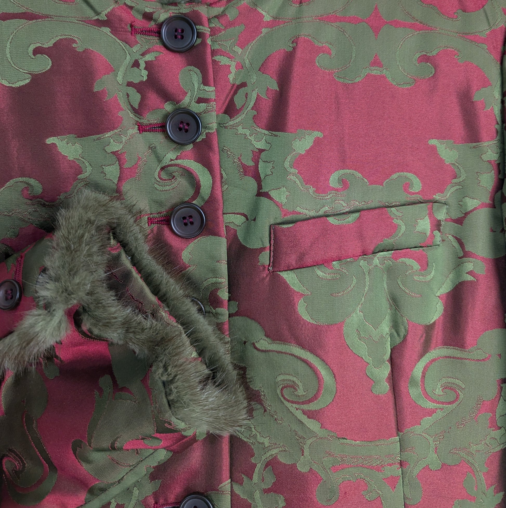 Kuratierter Vintage Onlineshop nachhaltige Secondhand Kleidung online kaufen, Online Shop Vintage, Vintage Online Shop, Second Hand Online Shop, gebraucht, zweite Hand, reused, preloved, Y2K, thriftshop, thriftstore, thrifting, thrift shop, thrift store