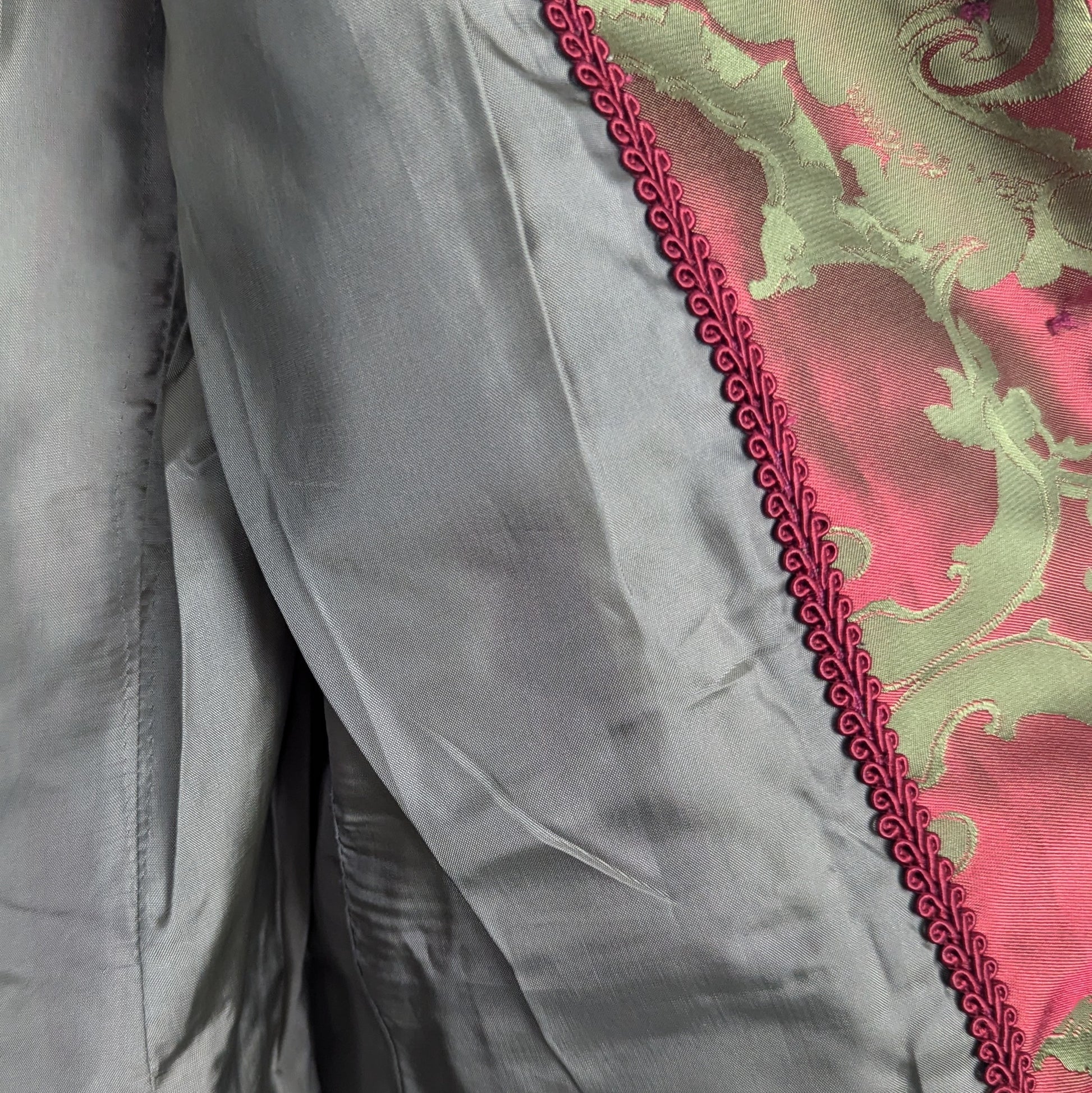 Kuratierter Vintage Onlineshop nachhaltige Secondhand Kleidung online kaufen, Online Shop Vintage, Vintage Online Shop, Second Hand Online Shop, gebraucht, zweite Hand, reused, preloved, Y2K, thriftshop, thriftstore, thrifting, thrift shop, thrift store