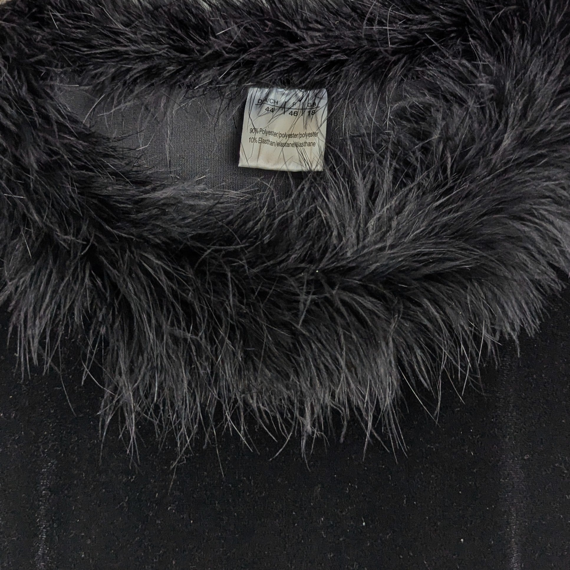 Kuratierter Vintage Onlineshop nachhaltige Secondhand Kleidung online kaufen, Online Shop Vintage, Vintage Online Shop, Second Hand Online Shop, gebraucht, zweite Hand, reused, preloved, Y2K, thriftshop, thriftstore, thrifting, thrift shop, thrift store