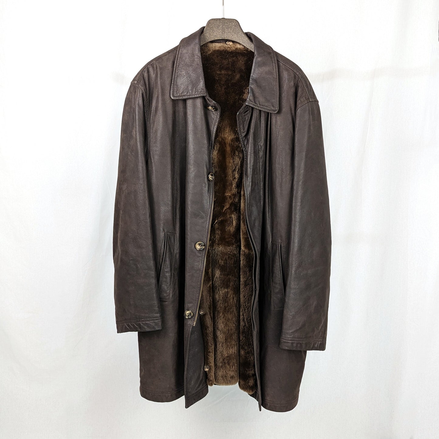 Kuratierter Vintage Onlineshop nachhaltige Secondhand Kleidung online kaufen, Online Shop Vintage, Vintage Online Shop, Second Hand Online Shop, gebraucht, zweite Hand, reused, preloved, Y2K, thriftshop, thriftstore, thrifting, thrift shop, thrift store