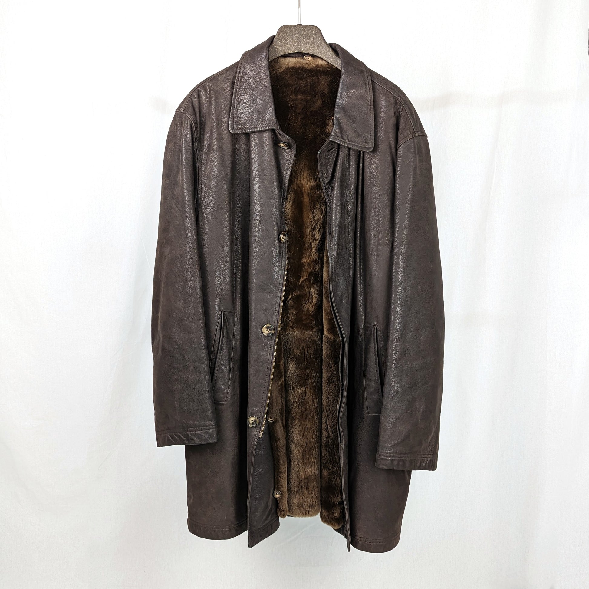 Kuratierter Vintage Onlineshop nachhaltige Secondhand Kleidung online kaufen, Online Shop Vintage, Vintage Online Shop, Second Hand Online Shop, gebraucht, zweite Hand, reused, preloved, Y2K, thriftshop, thriftstore, thrifting, thrift shop, thrift store