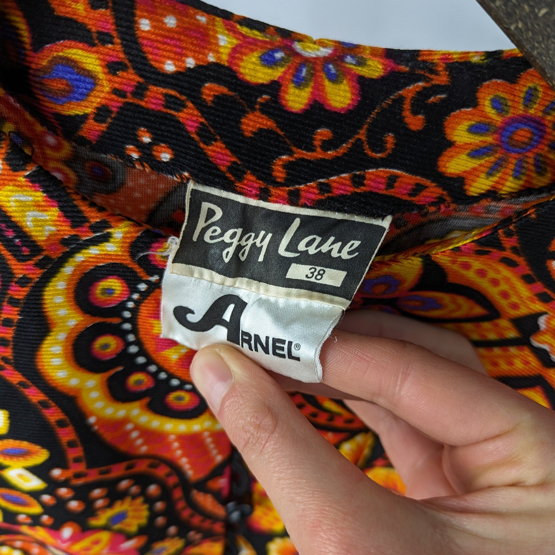 Kuratierter Vintage Onlineshop nachhaltige Secondhand Kleidung online kaufen, Online Shop Vintage, Vintage Online Shop, Second Hand Online Shop, gebraucht, zweite Hand, reused, preloved, Y2K, thriftshop, thriftstore, thrifting, thrift shop, thrift store